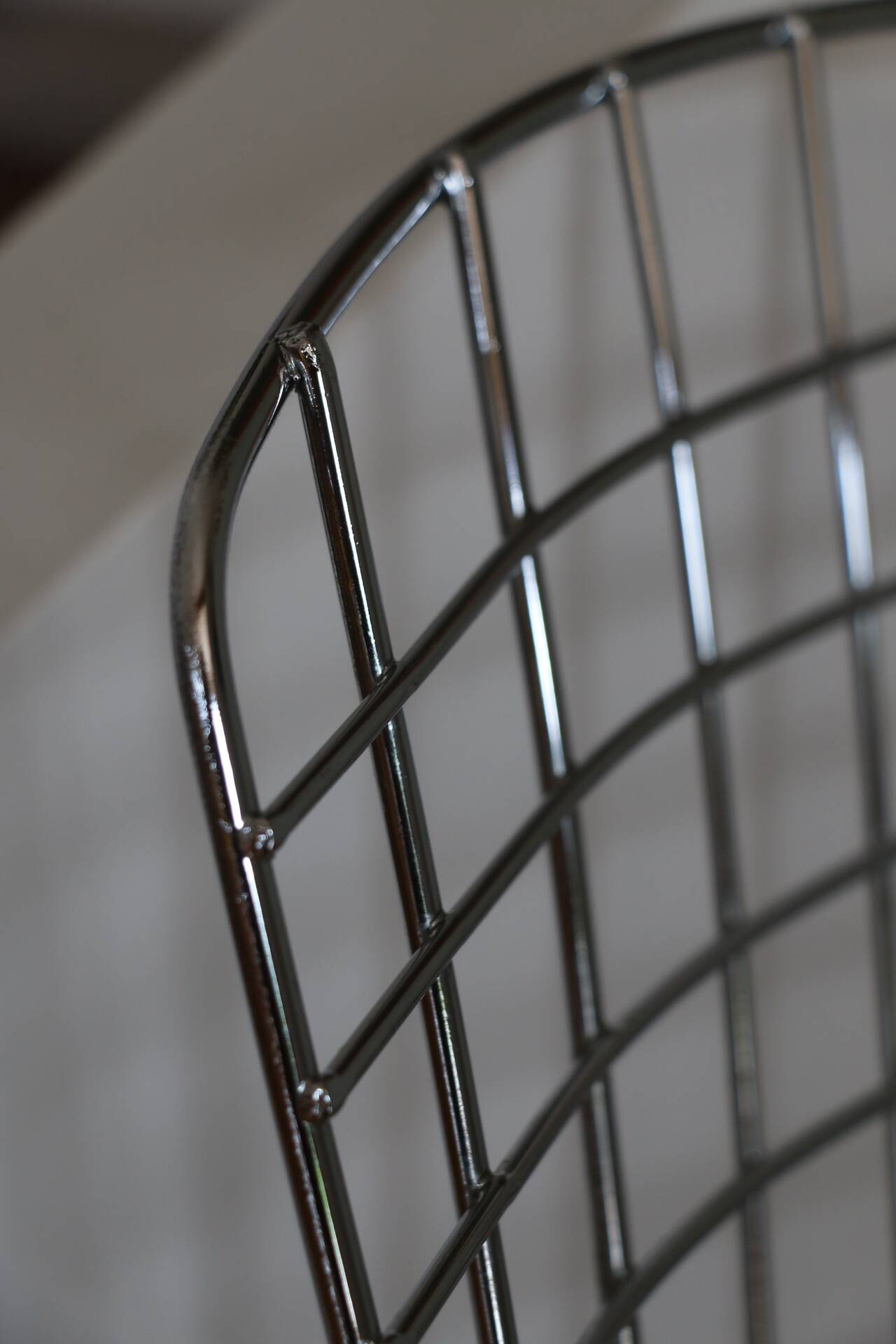 4 chrome Bertoia chairs with cushion