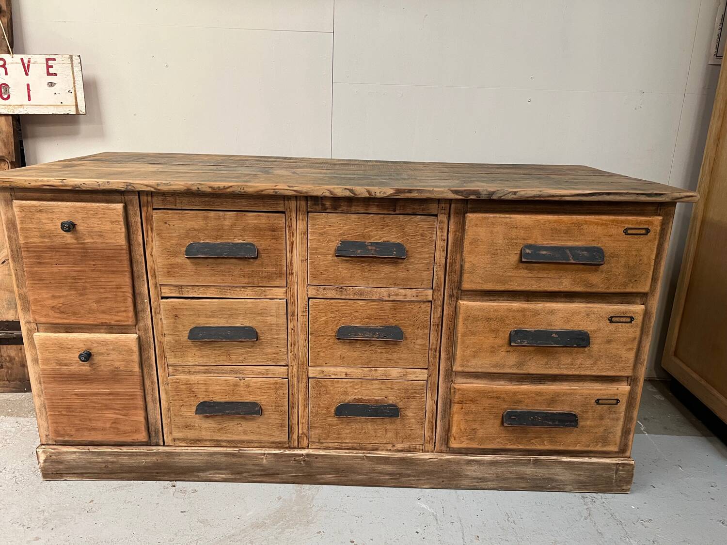 Ancien meuble de droguerie
