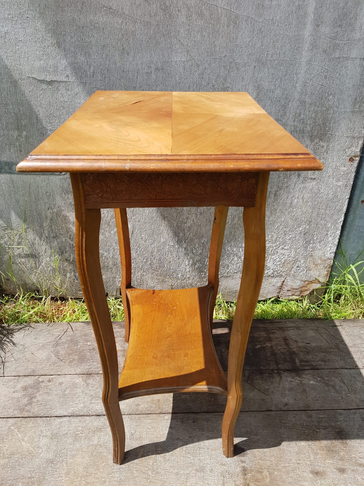 Old sellette sculpted frieze & wood drawer feet curved