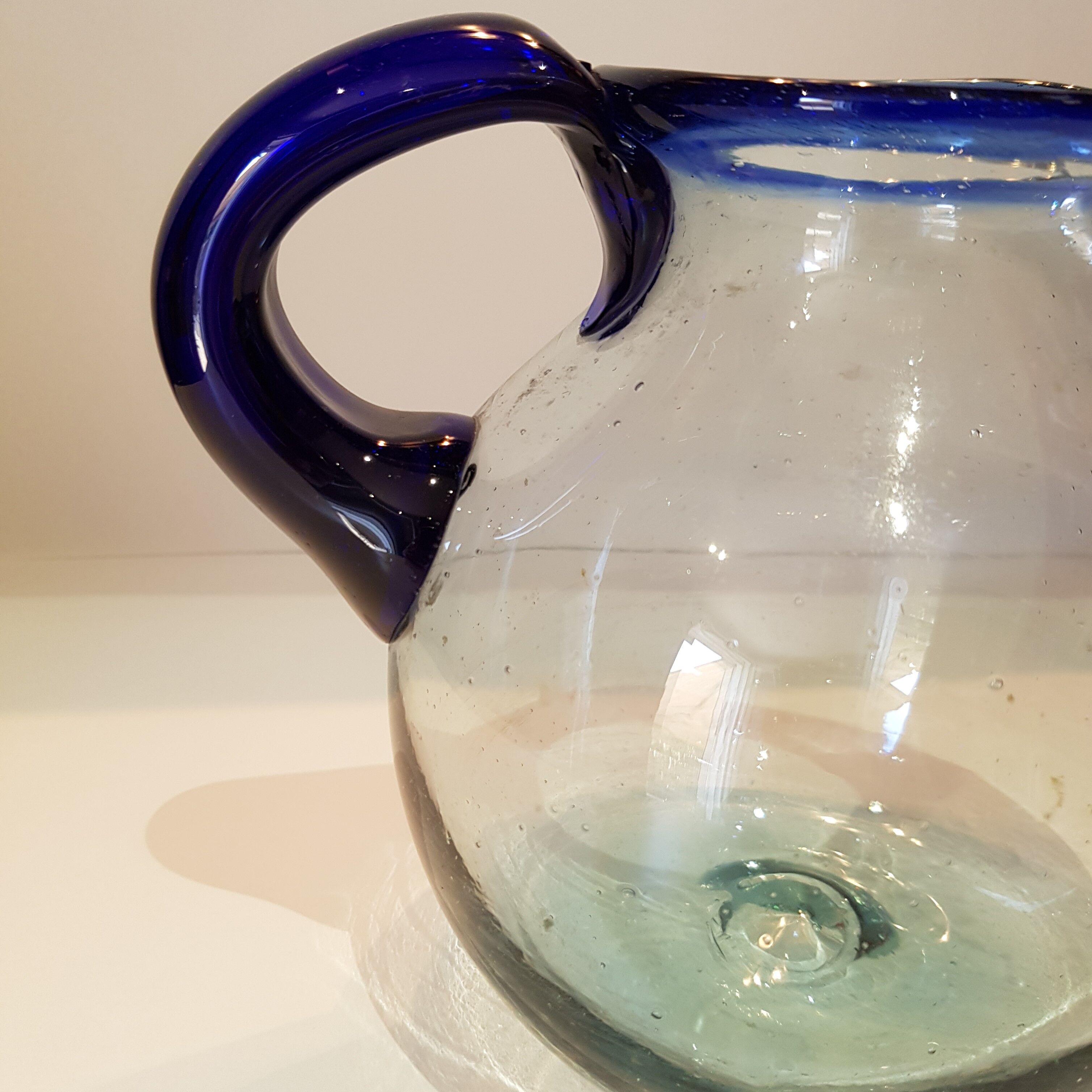Pichet verre soufflé nuances de bleu