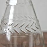 Carafe ancienne en cristal gravé frise feuilles de lauriers