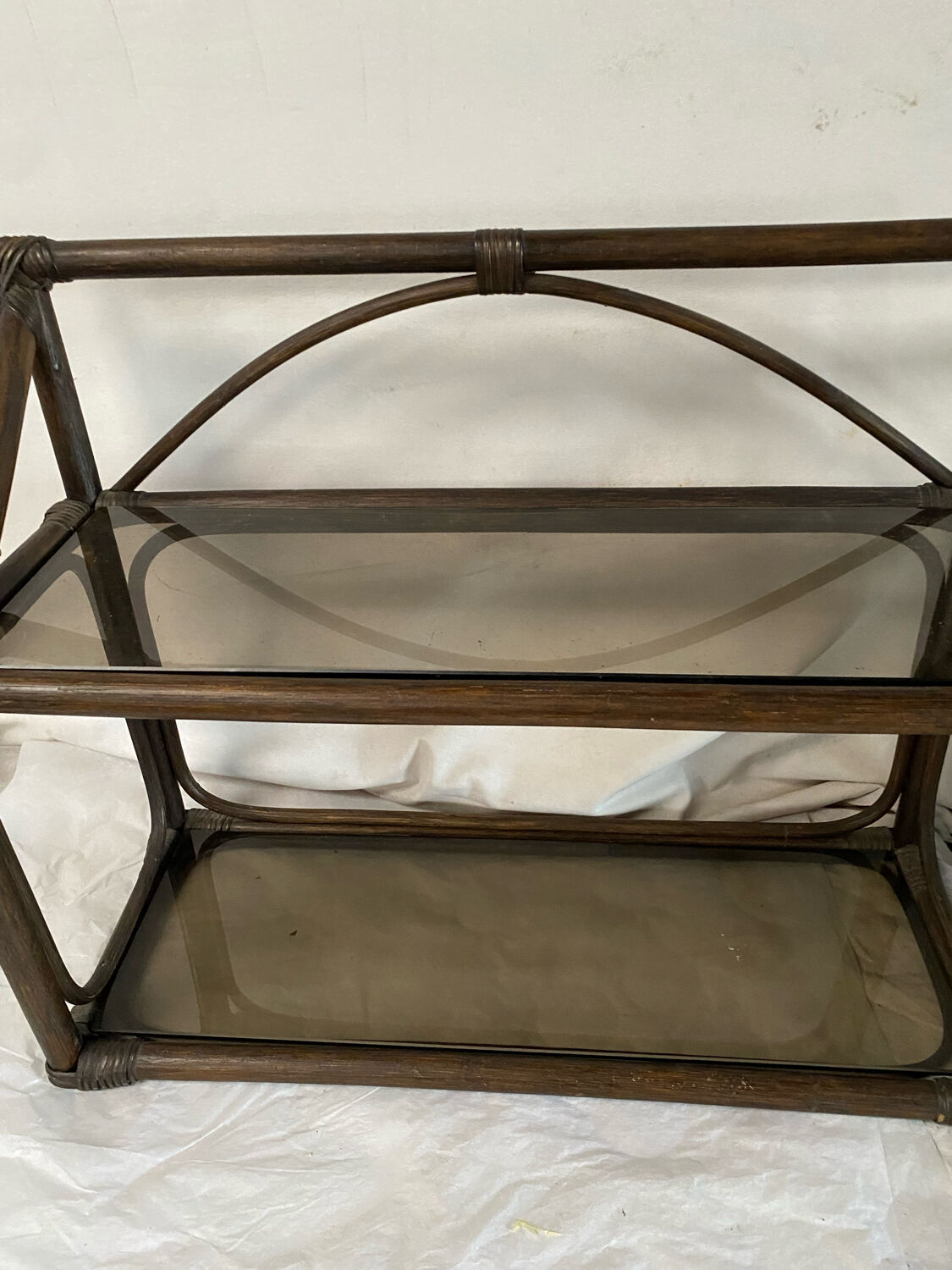 Étagère en rotin vintage