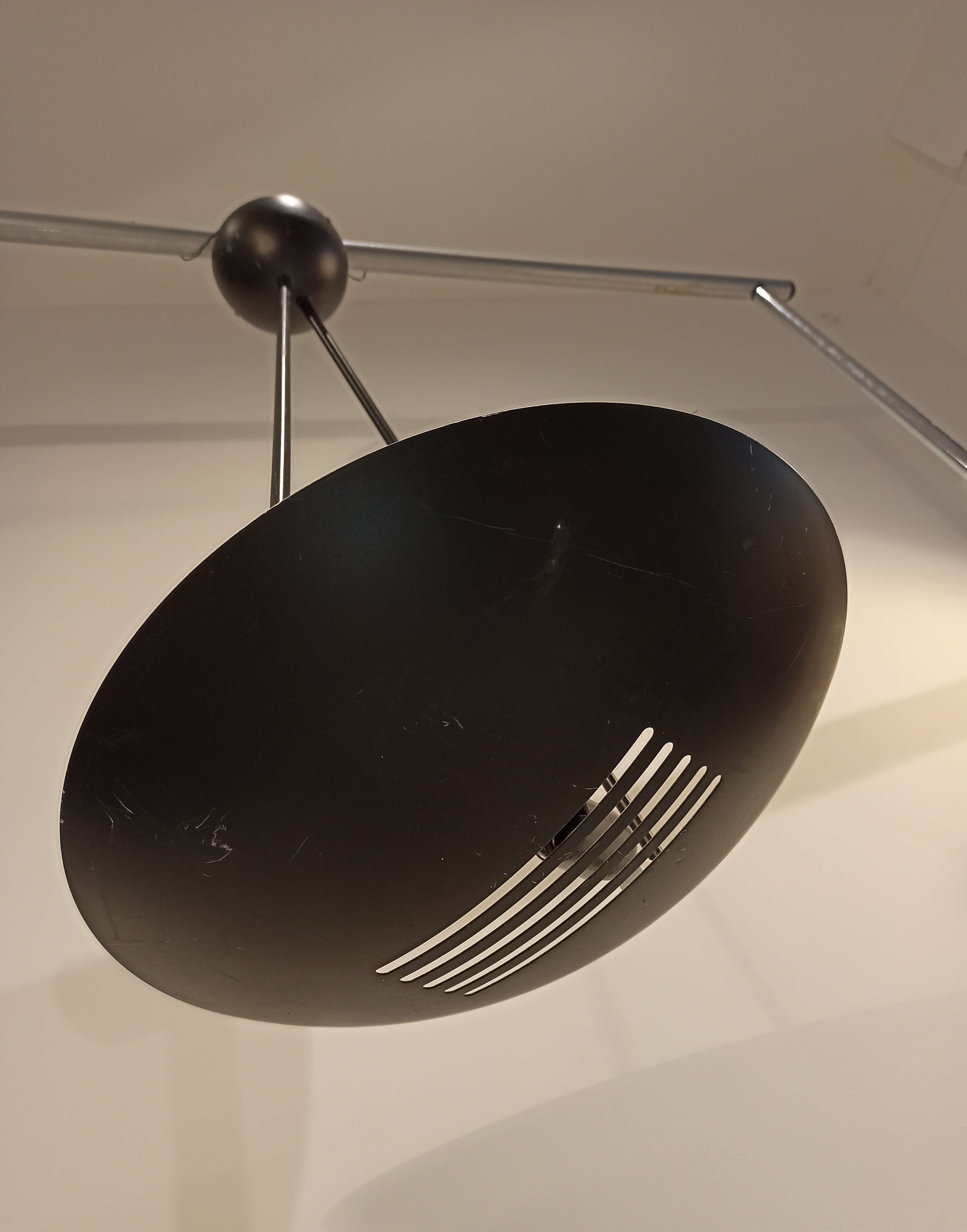 Suspension lustre industriel vintage métal noir forme soucoupe