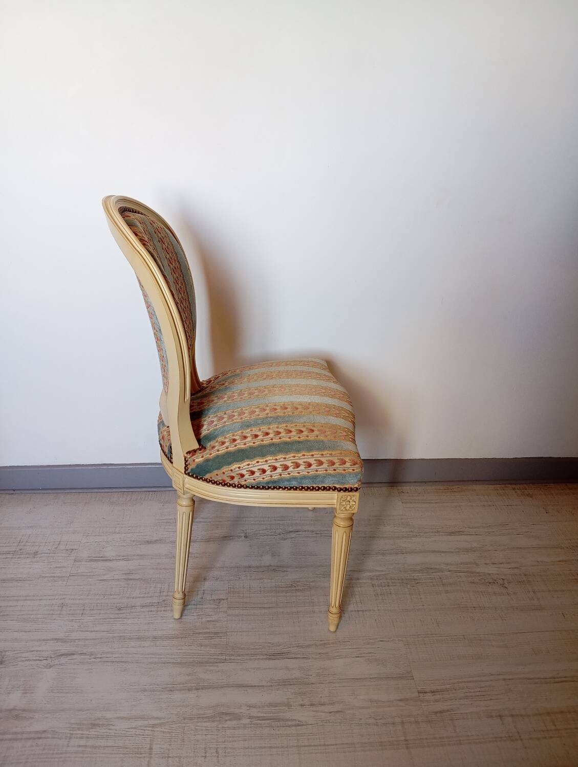 Chaise style Louis XVI