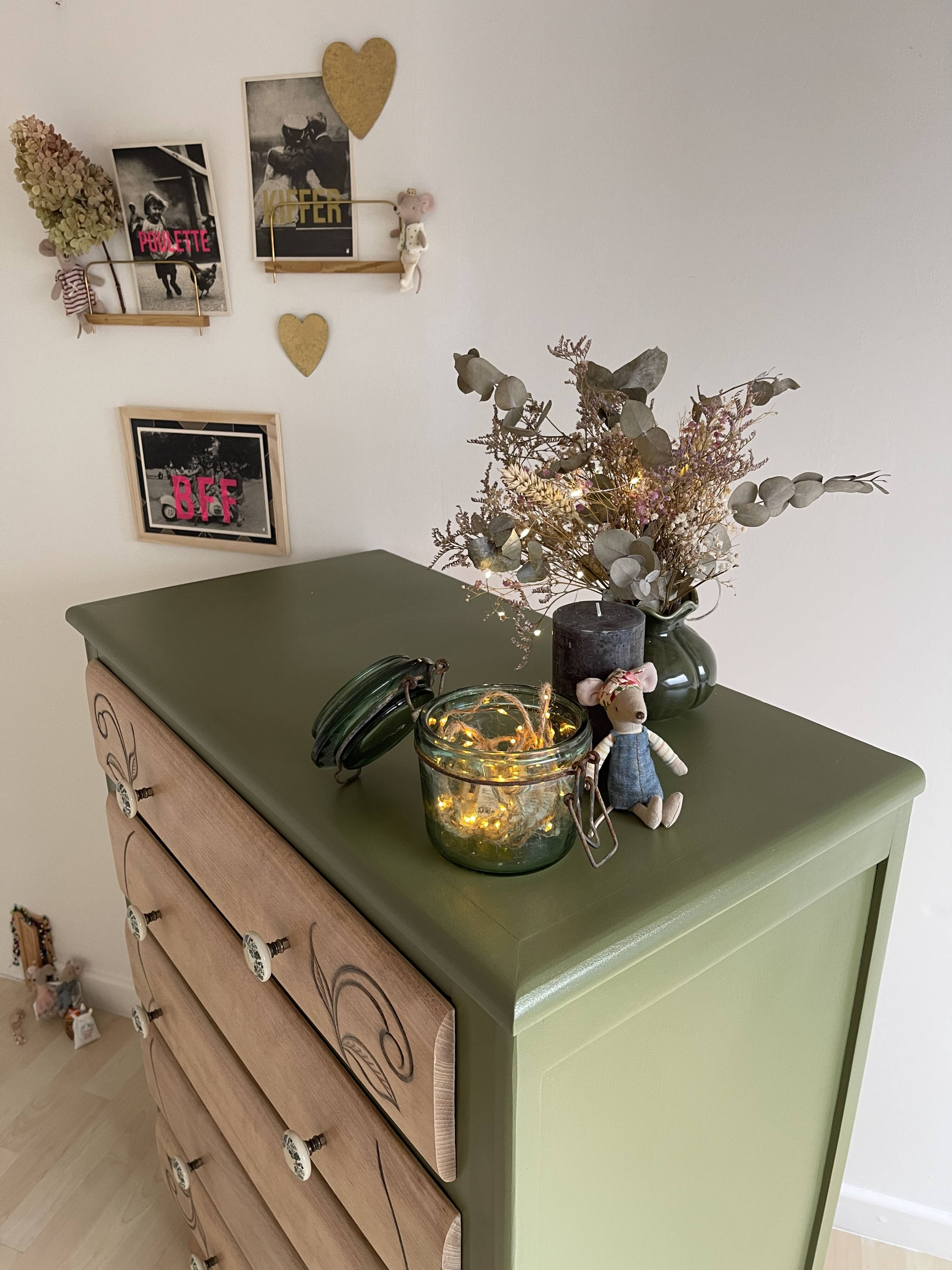 Art Deco chest of drawers