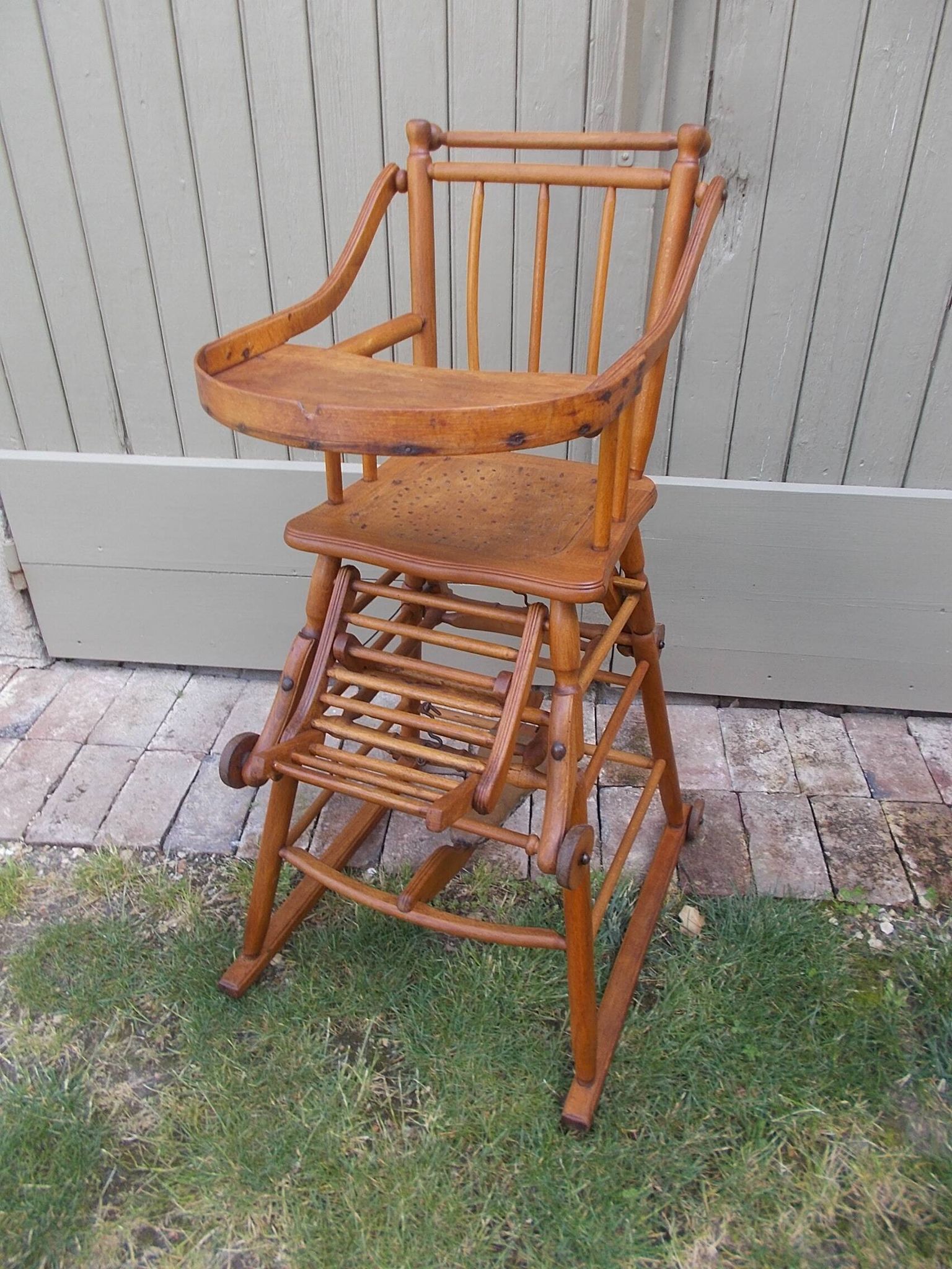 Ancienne chaise haute pour enfant Luterma