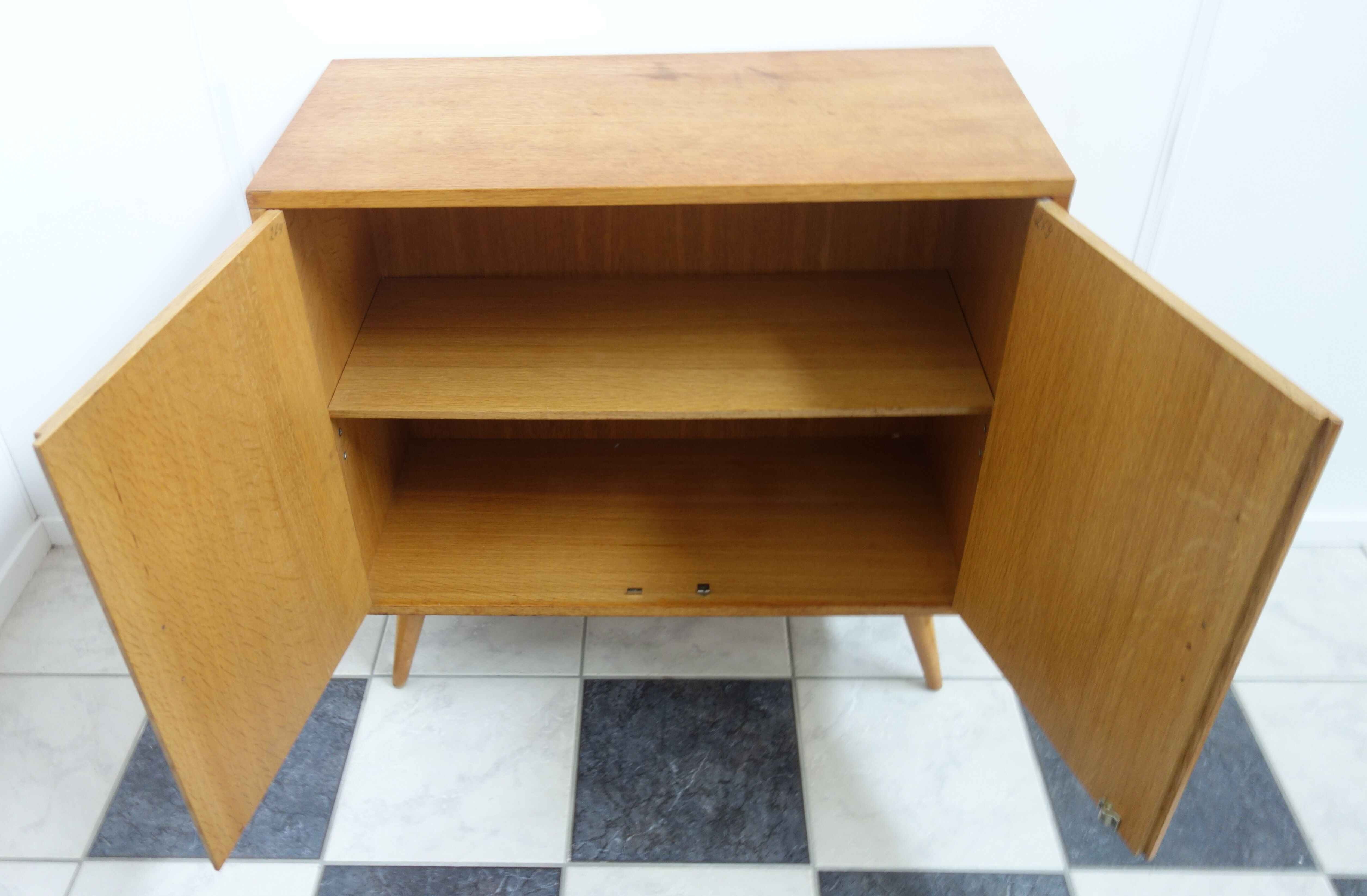 Commode à deux portes années 1960