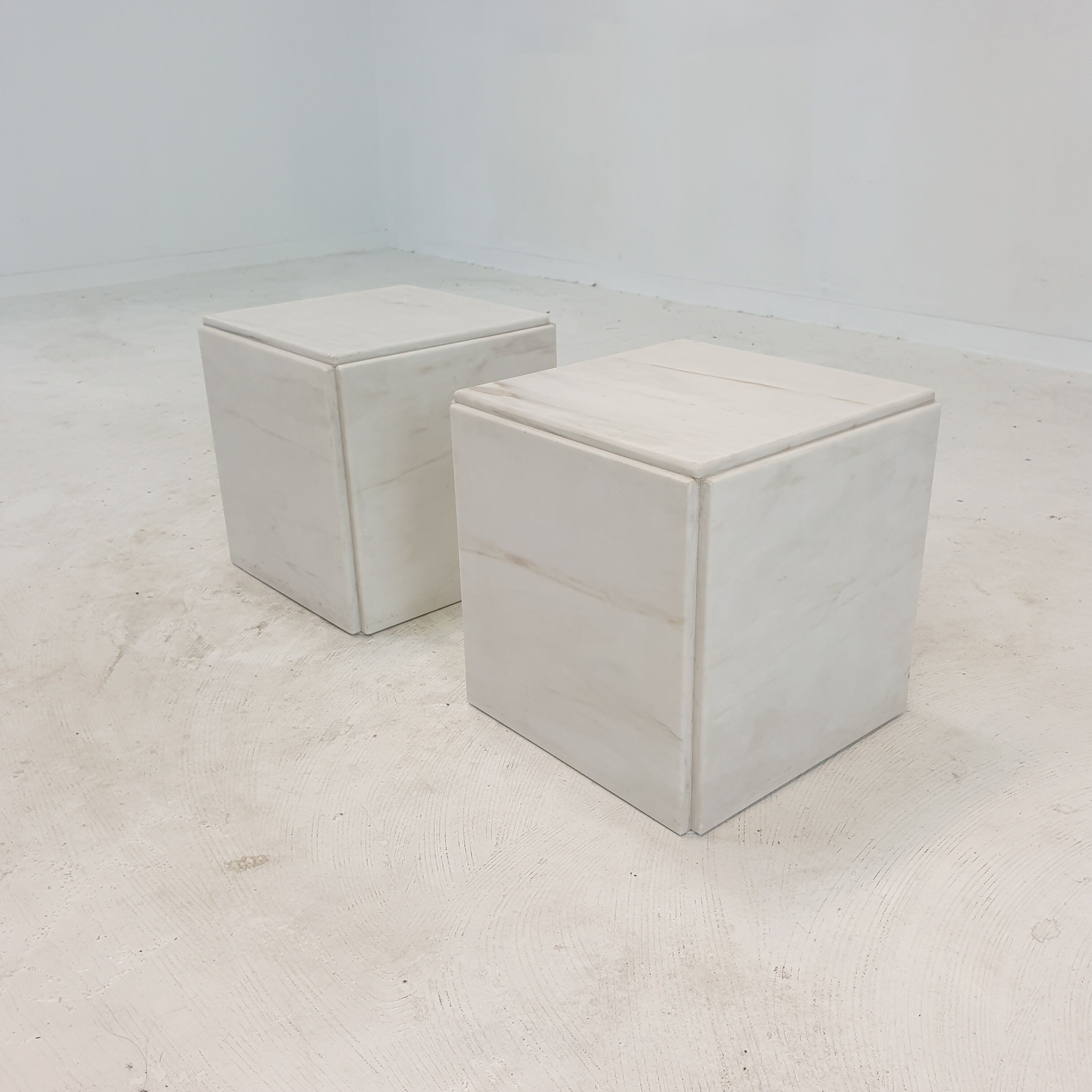Set of 2 italian marble pedestals or side tables, 1980's