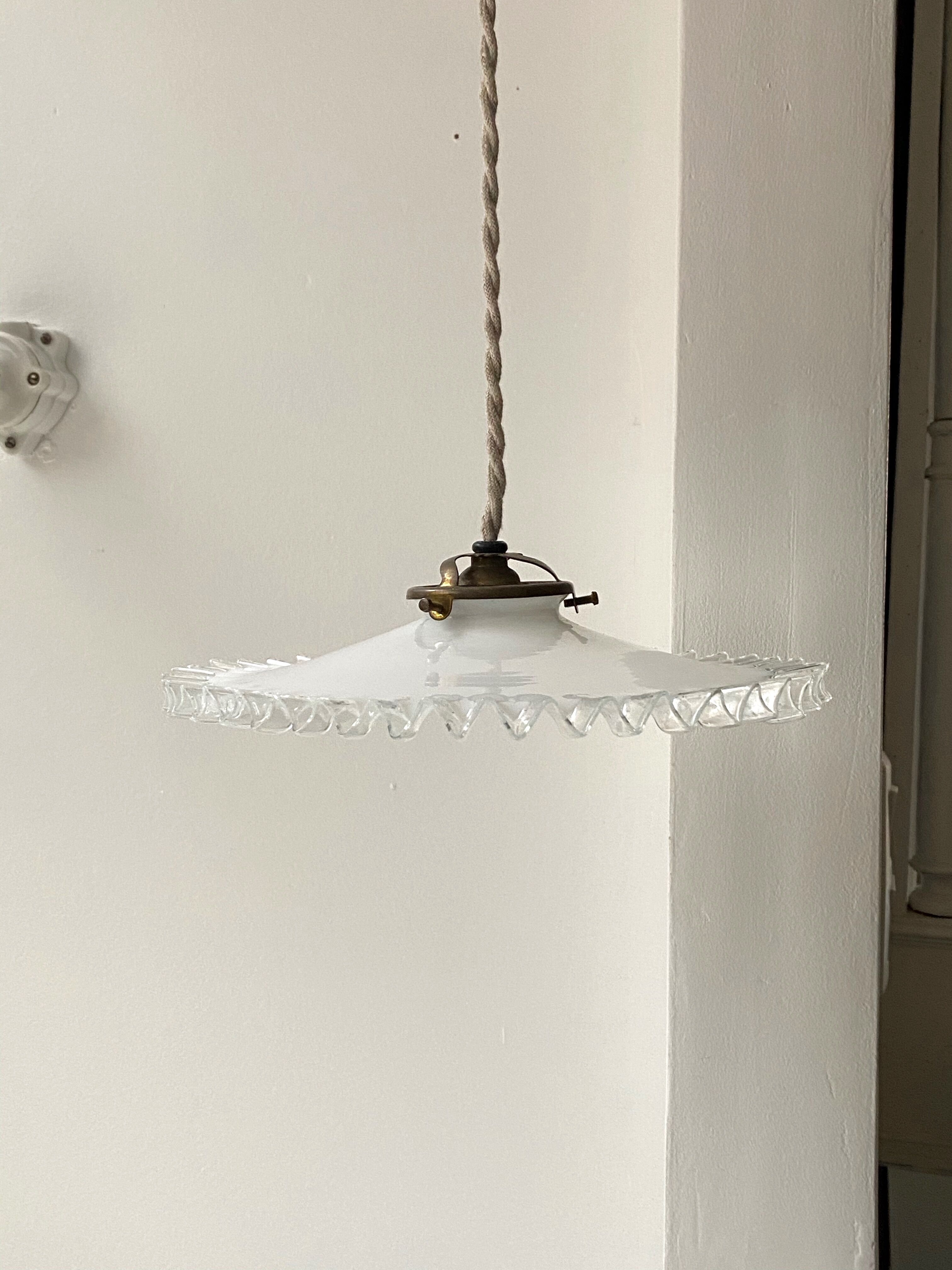 White opaline suspension