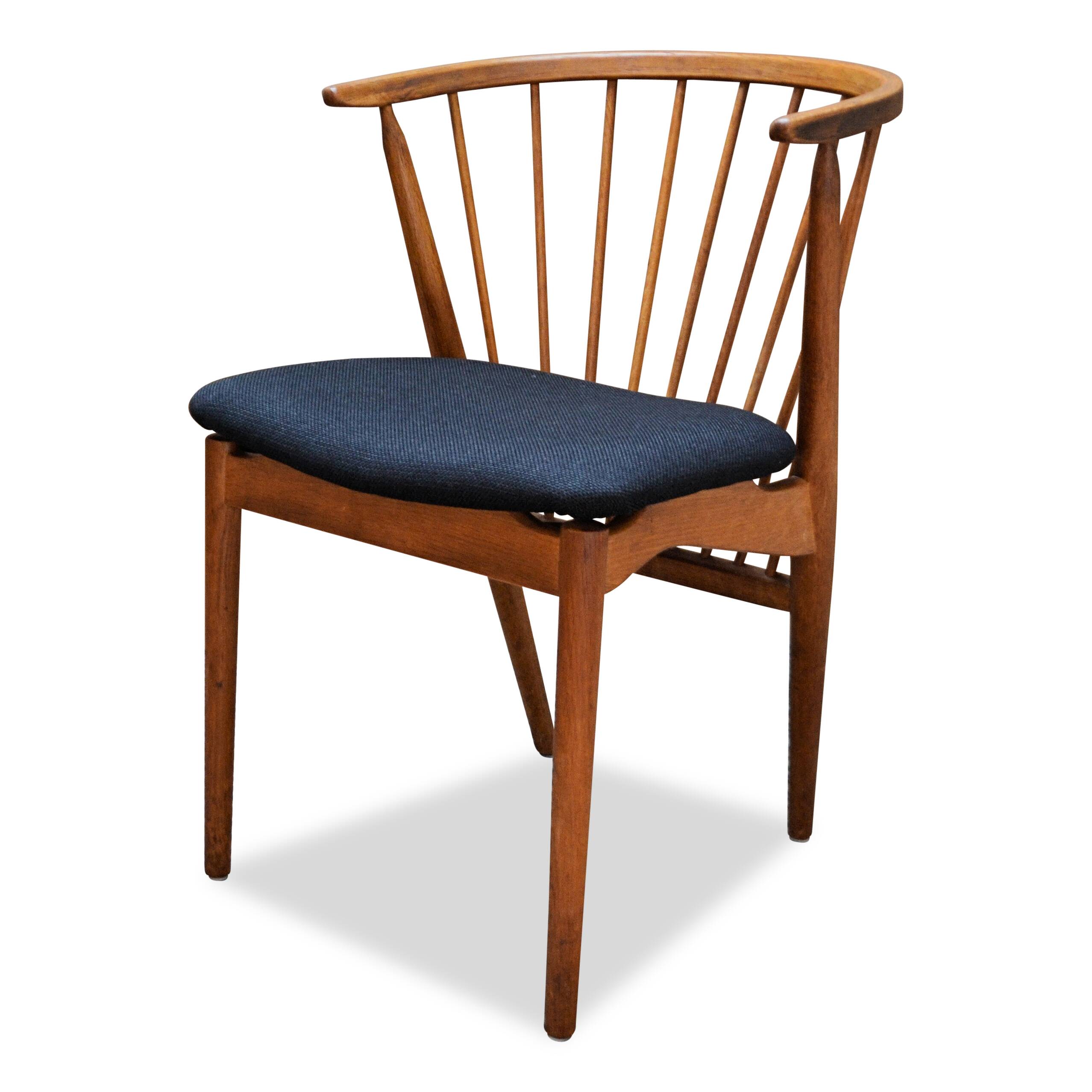 Vintage Danish design Helge Sibast nr.6 oak dining chairs