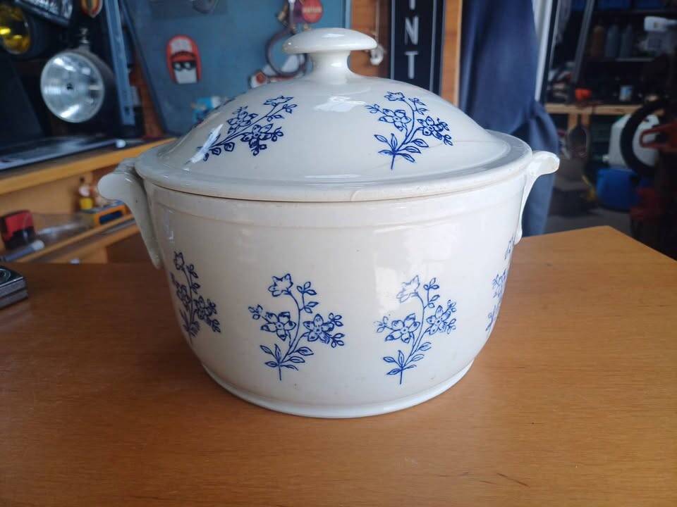 ST UZE vegetable soup tureen