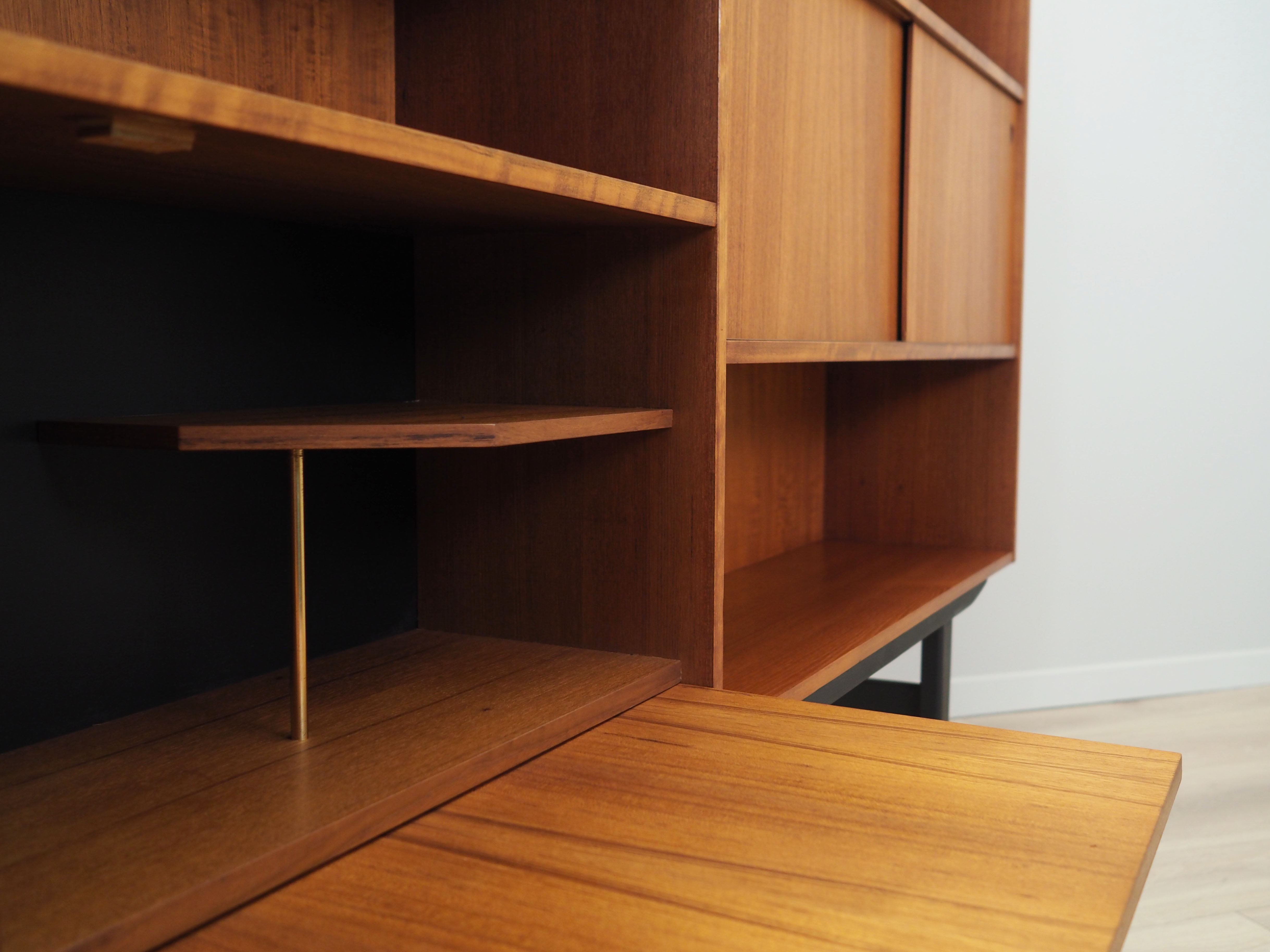 Bibliothèque en teck, design danois, années 1970, production: Danemark