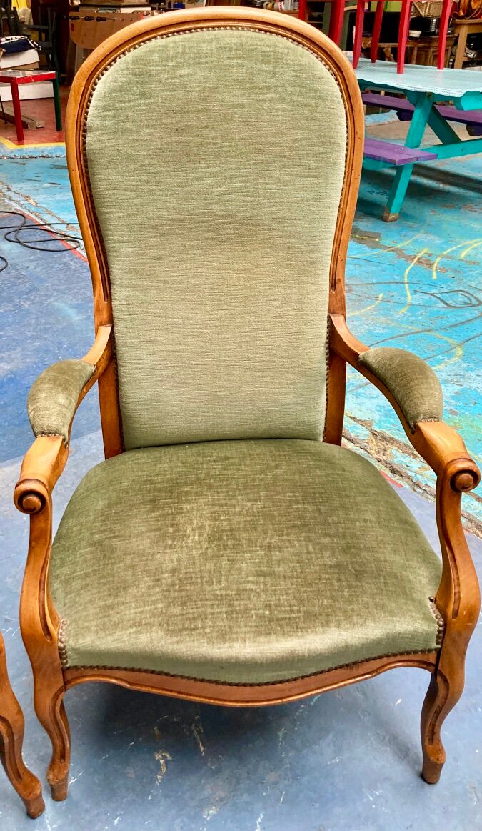 Voltaire armchairs in green velvet, the pair