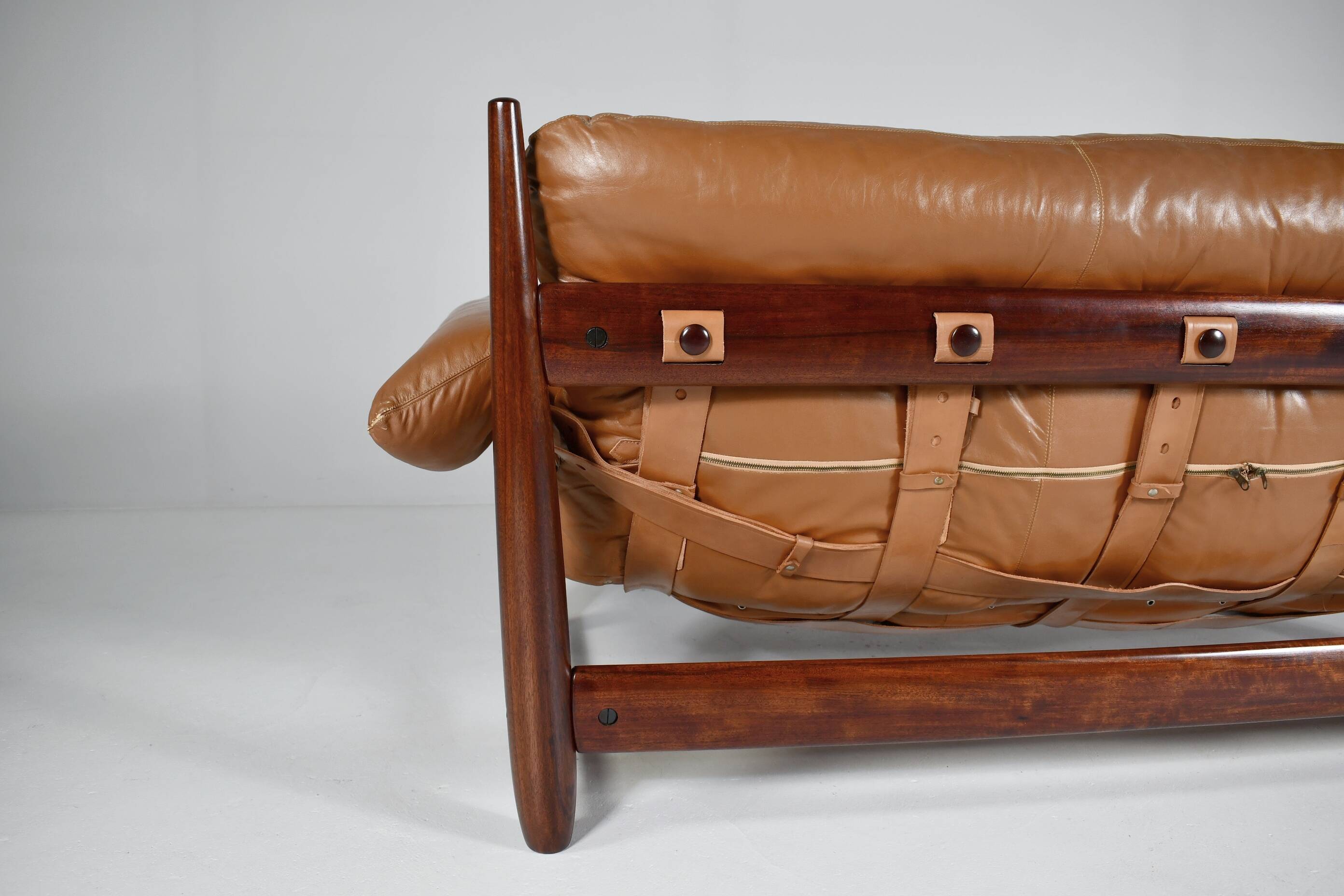 Mole sofa in leather by Sergio Rodrigues. 1960s Made in Brazil