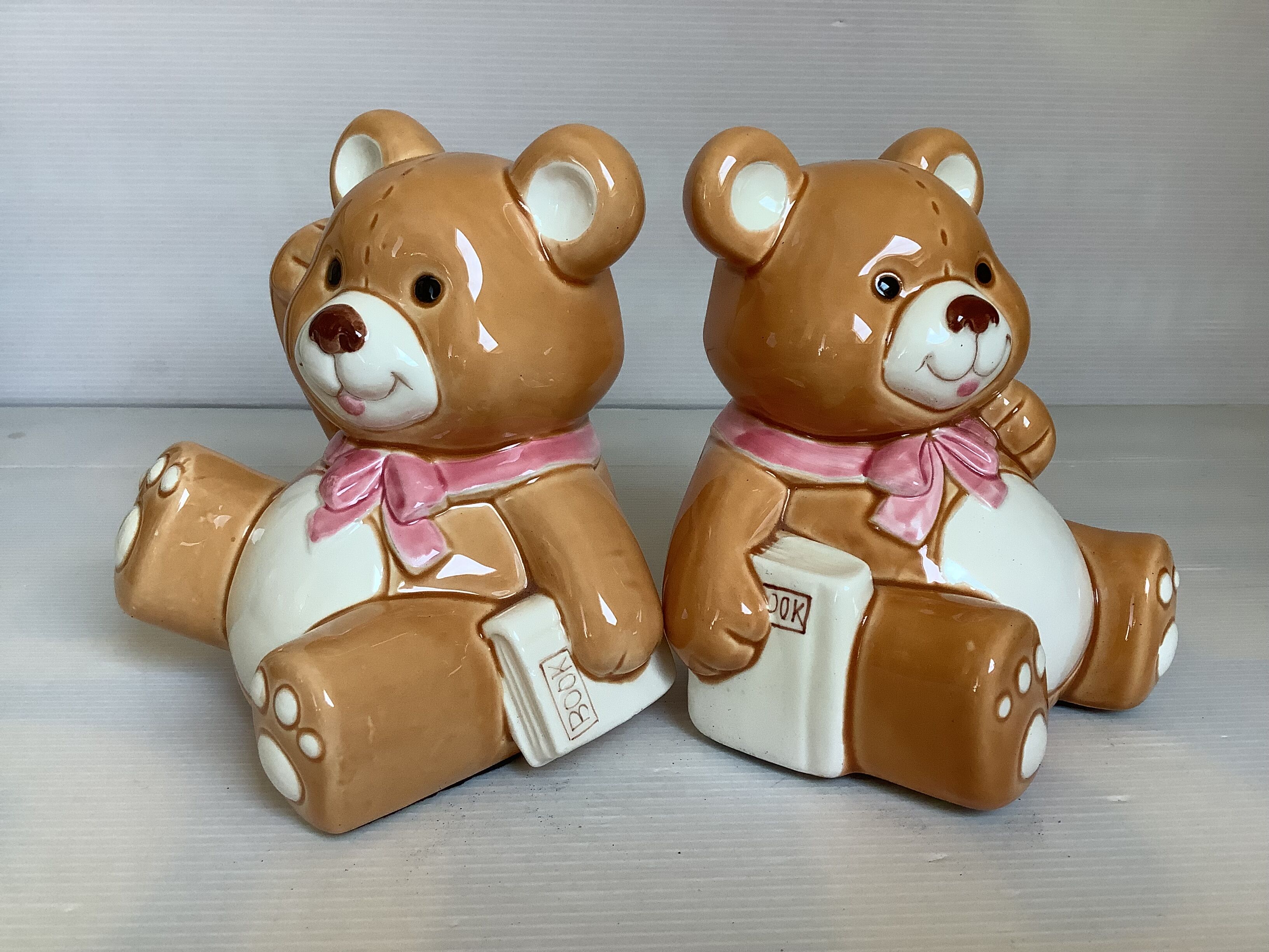 Pair of brown bear bookends
