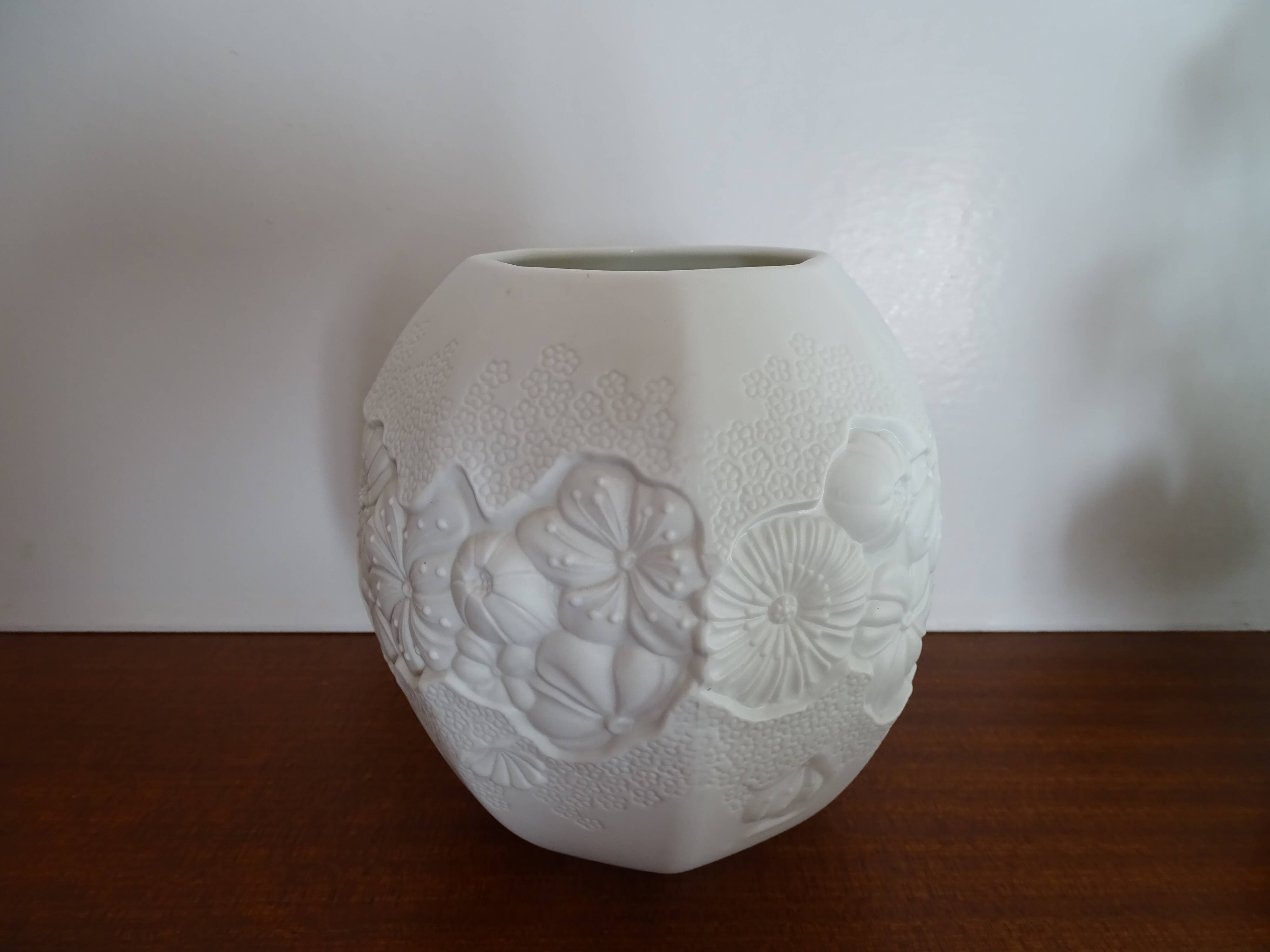 Kaiser Germany M Frey biscuit ball vase signed