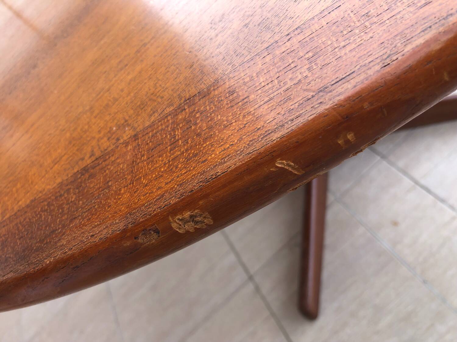 Baumann oval table in solid teak