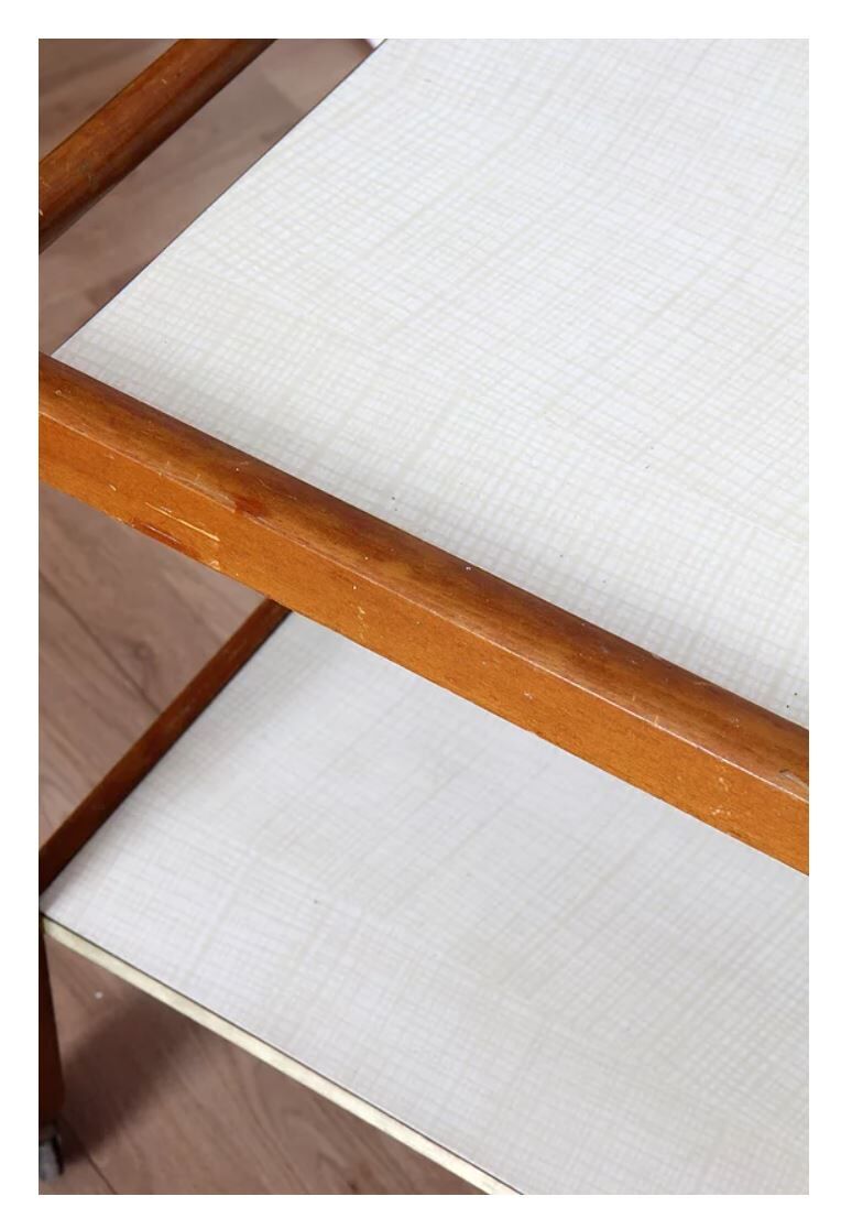 Service in wood and formica