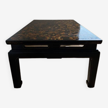 Coffee table with floral patterns