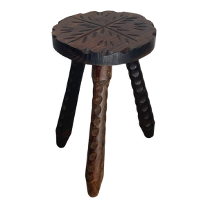 Tabouret de traite tripode sculpté