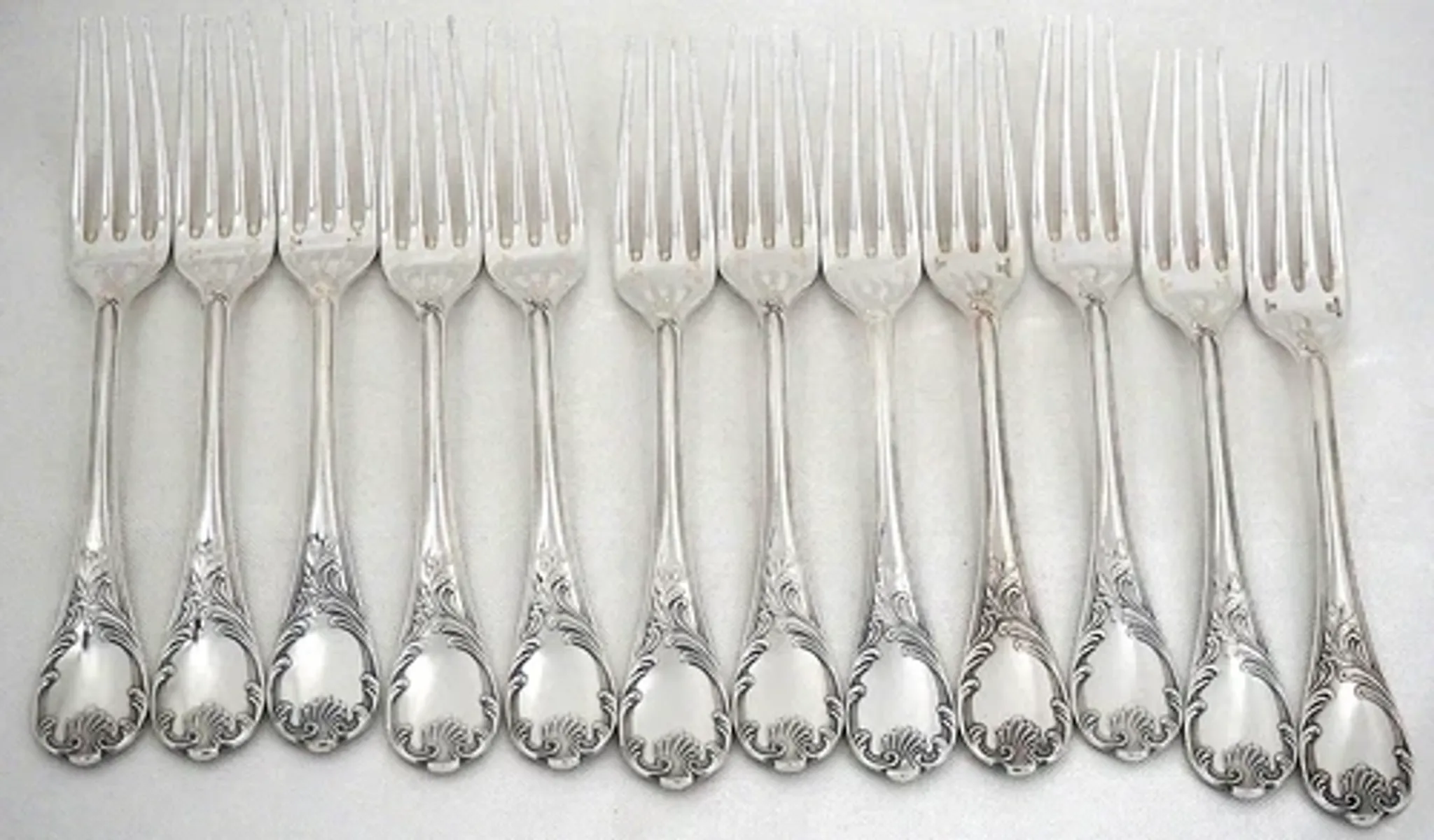 Christofle Marly, 12 silver-plated table forks, excellent condition.