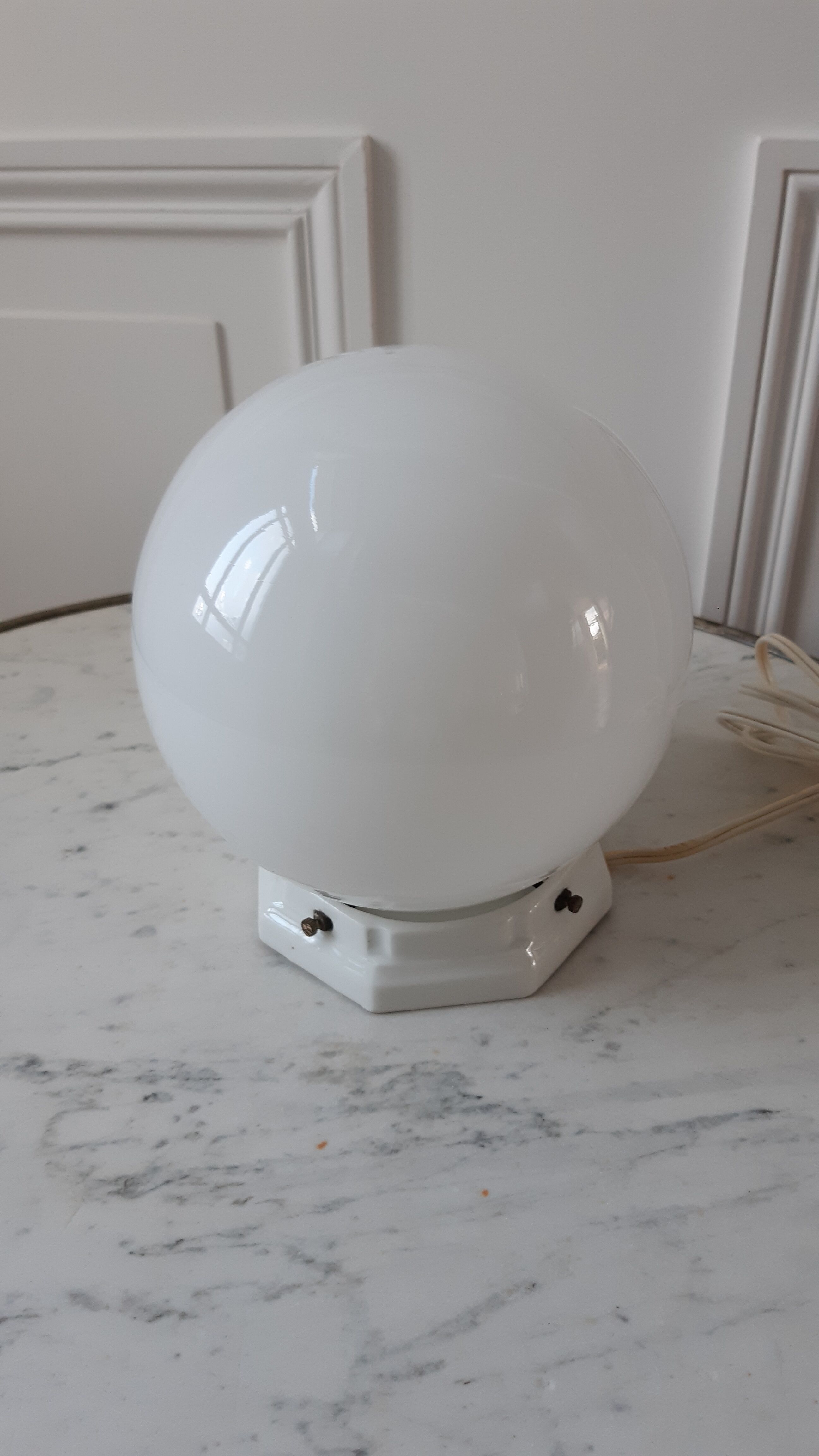 Table lamp ball in opaline and foot porcelain art deco