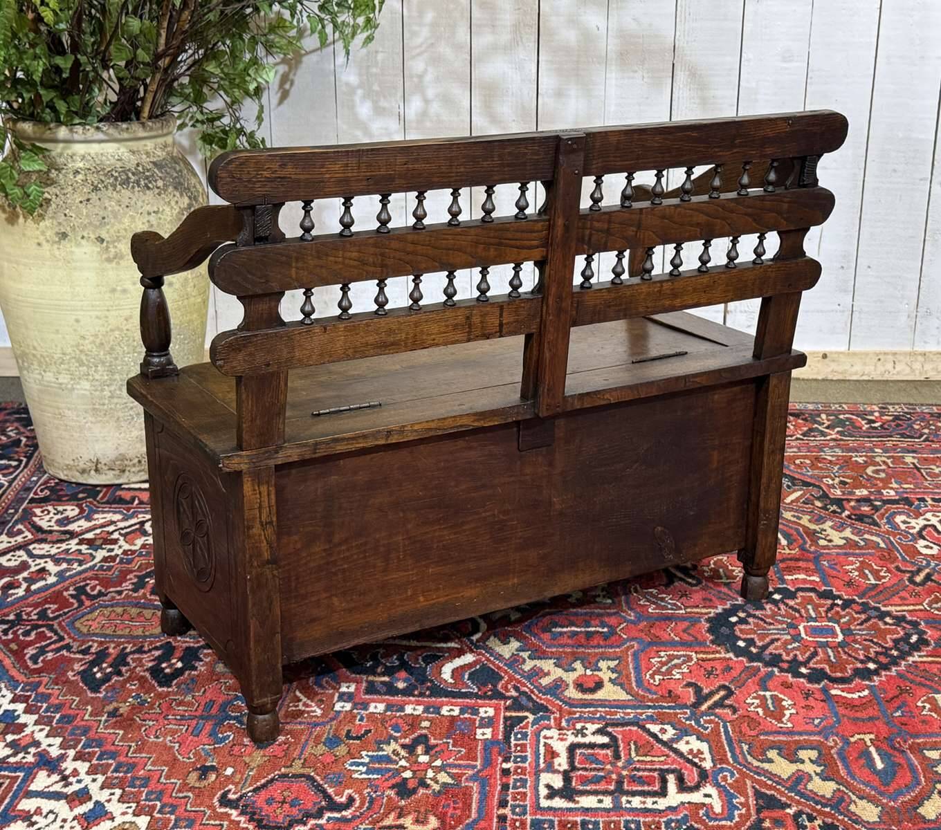 Chestnut bank chest from the 19th century.