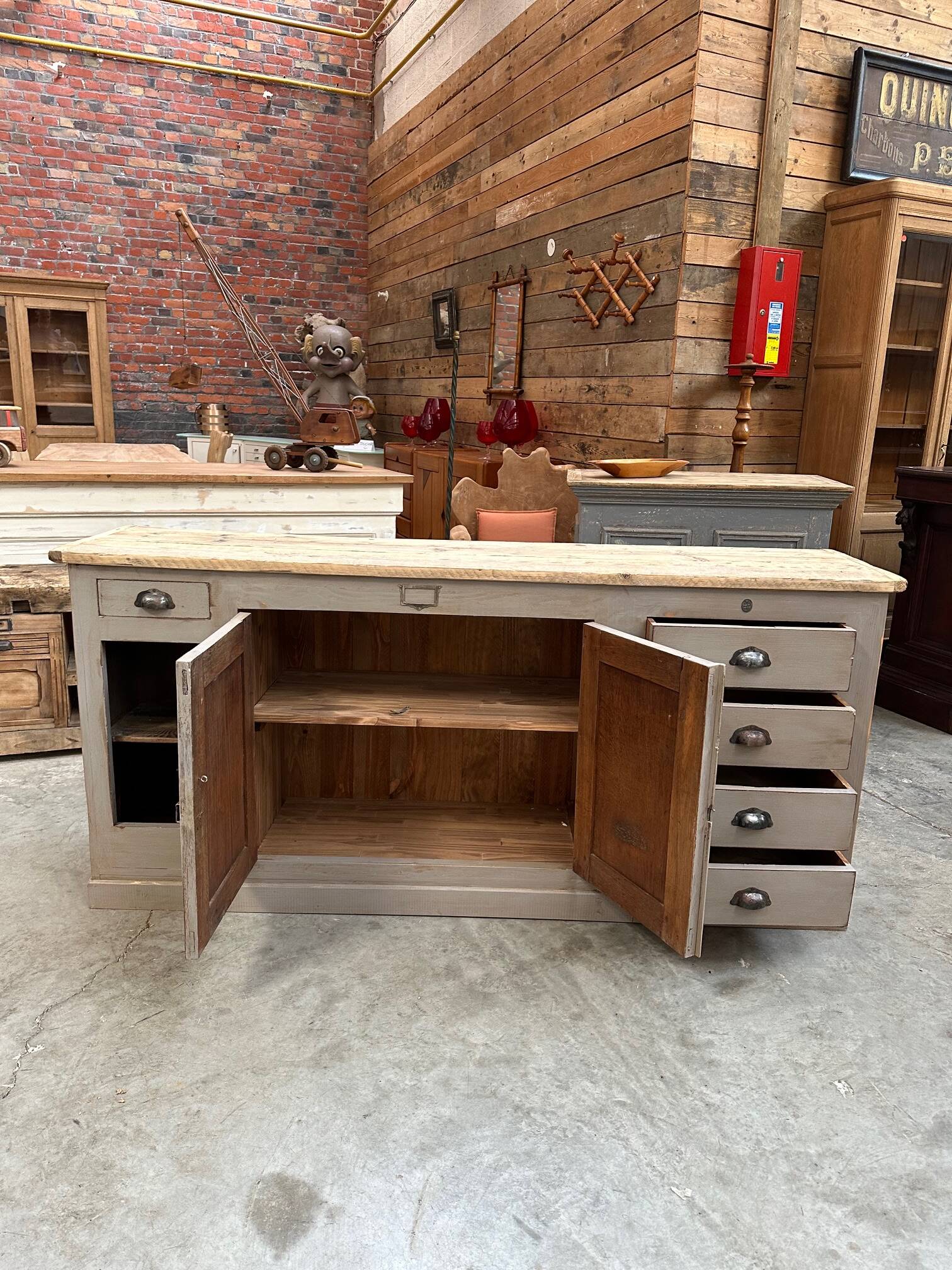 Meuble d’atelier de fabrication artisanale
