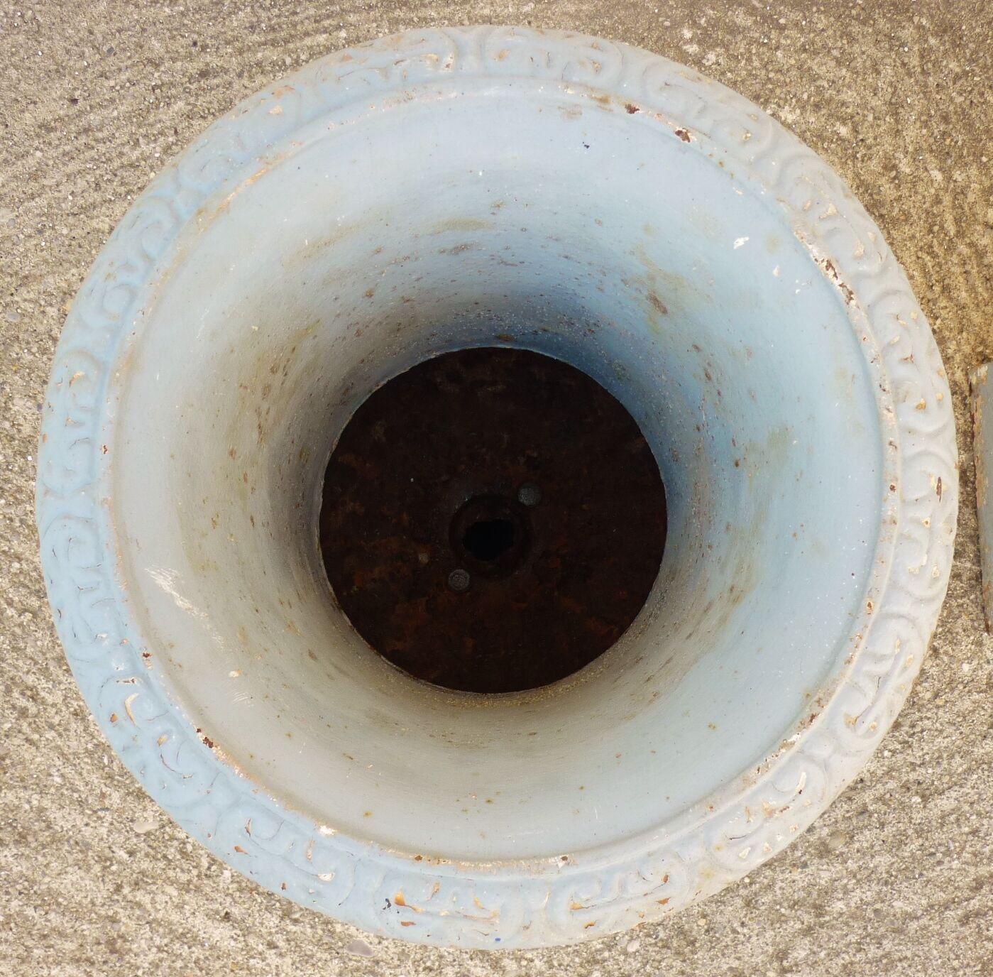 Pair of old Medici vase in cast iron, early XXth, H: 43.5cm