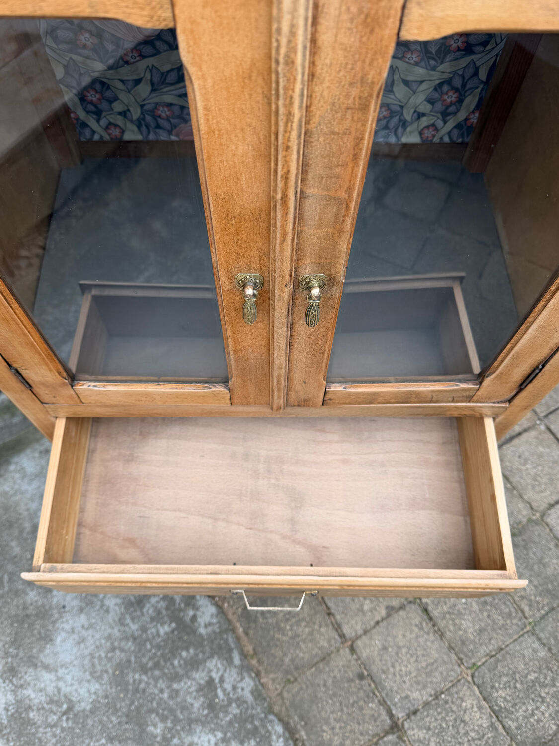 Art Deco glass-fronted Parisian buffet in raw wood