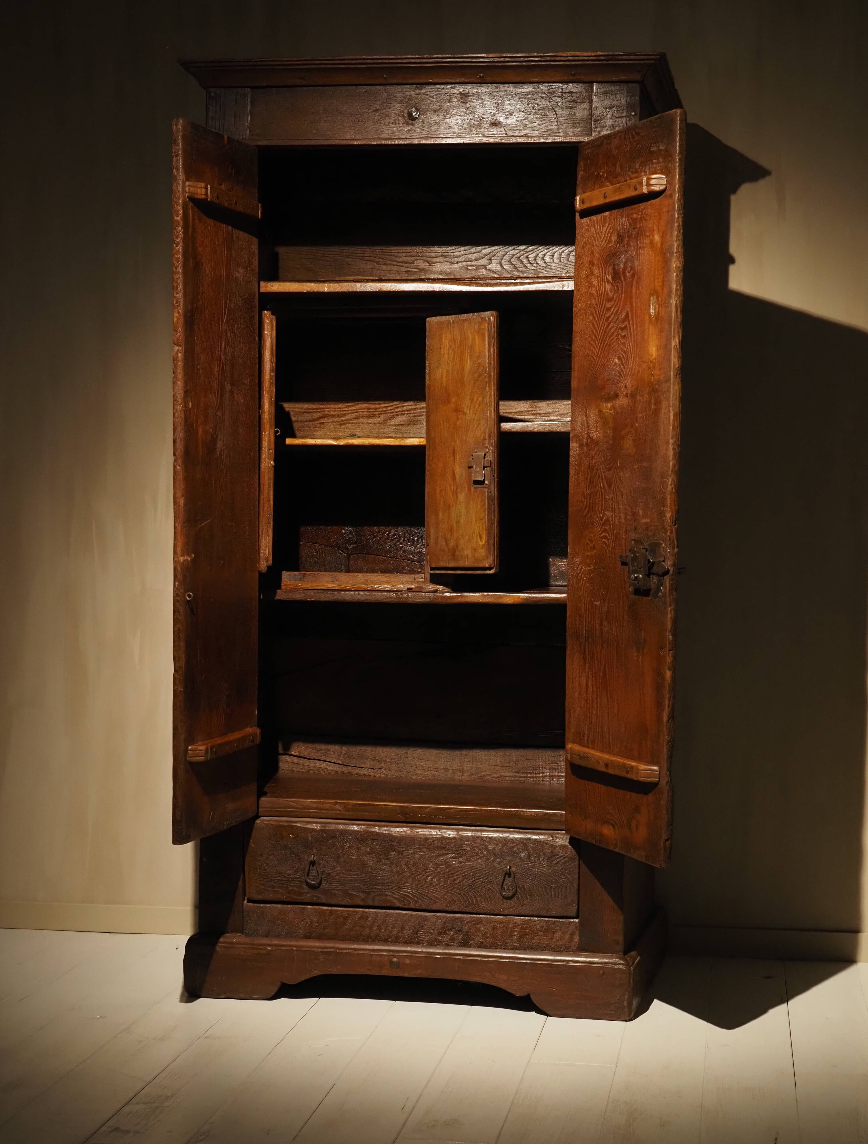 18th century French 'fleur-de-lis' armoire