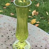 Vase soliflore en verre vert anis, motif base diamant, vintage et design