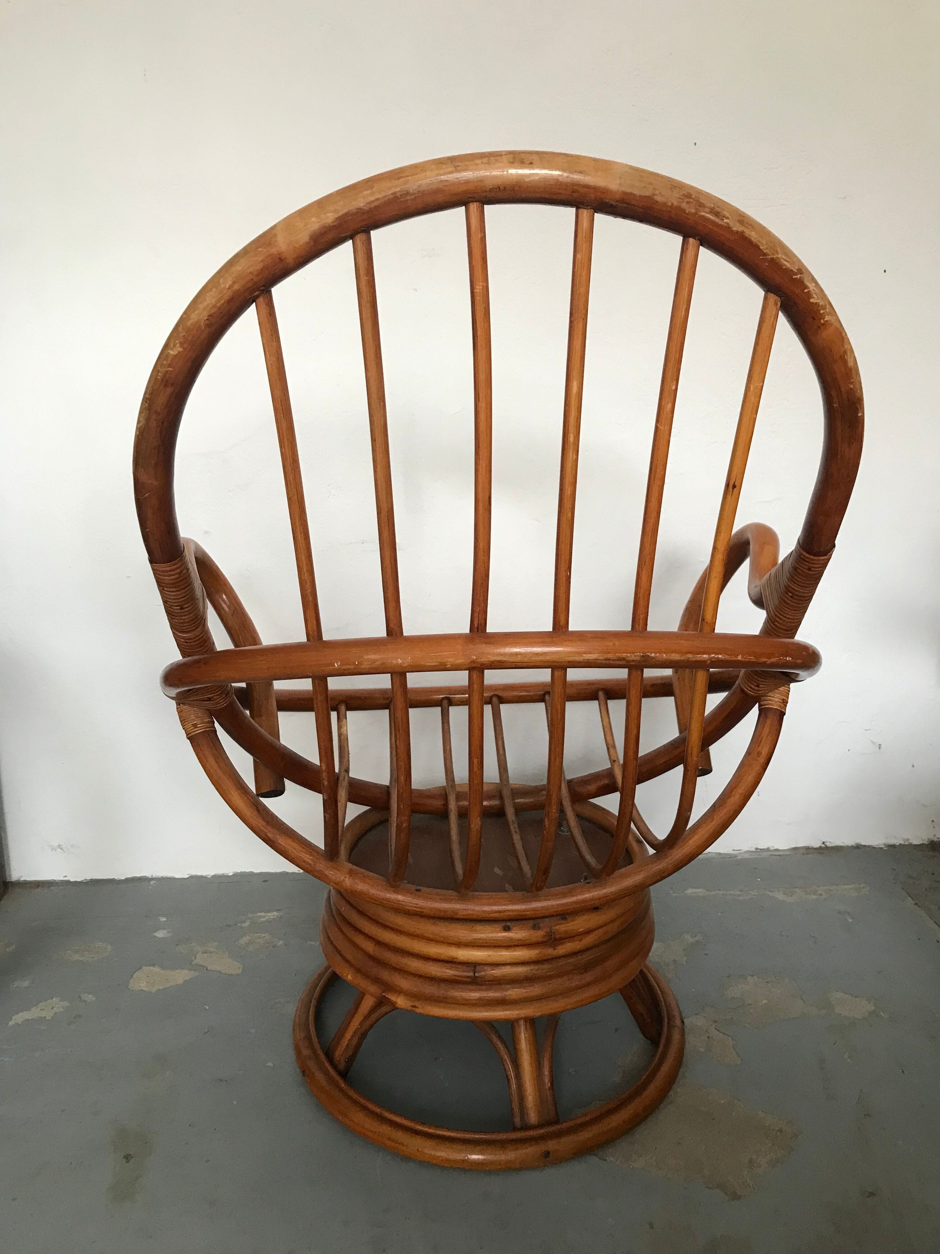 Fauteuil pivotant rotin