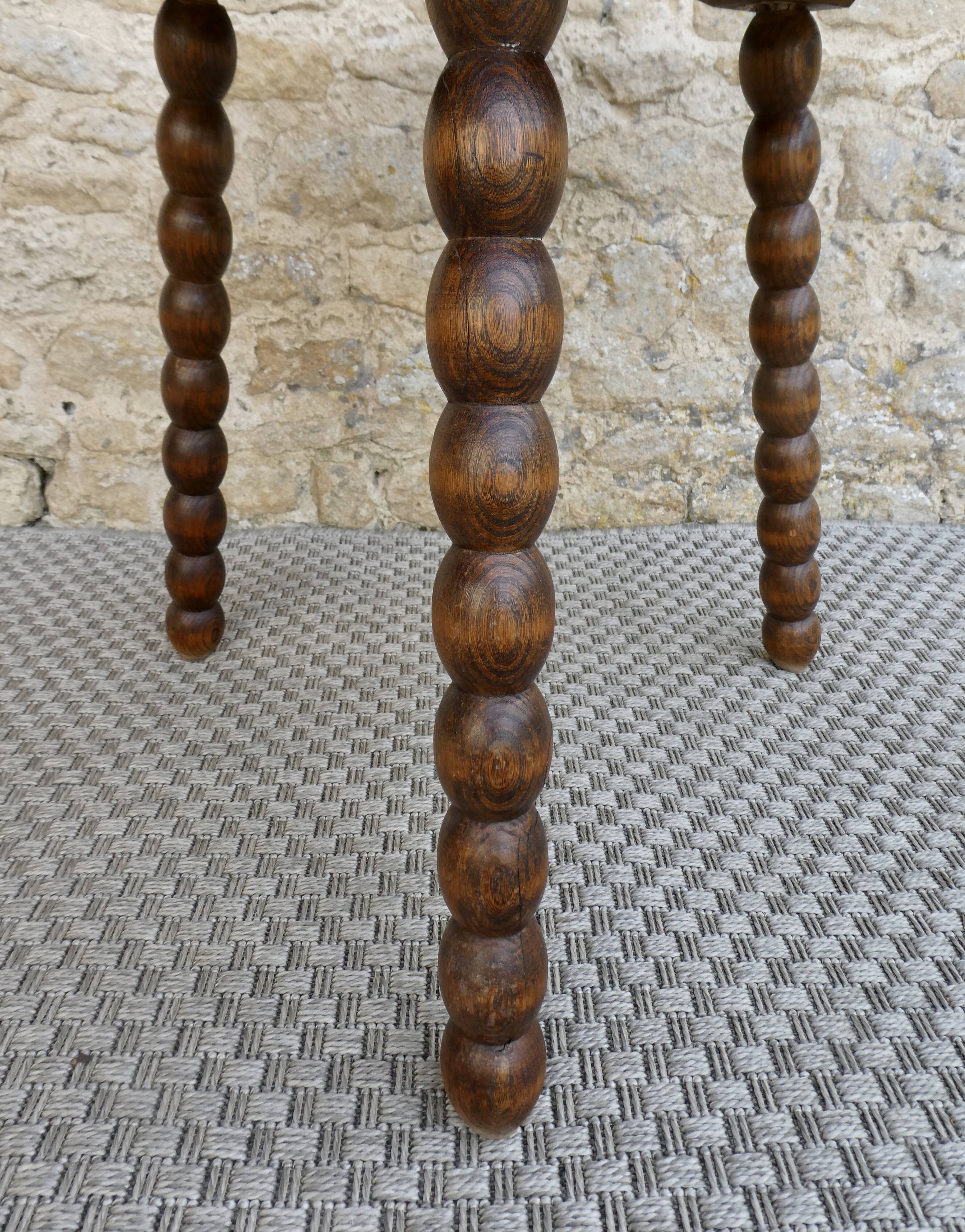 Tripod gueridon with turned wooden legs