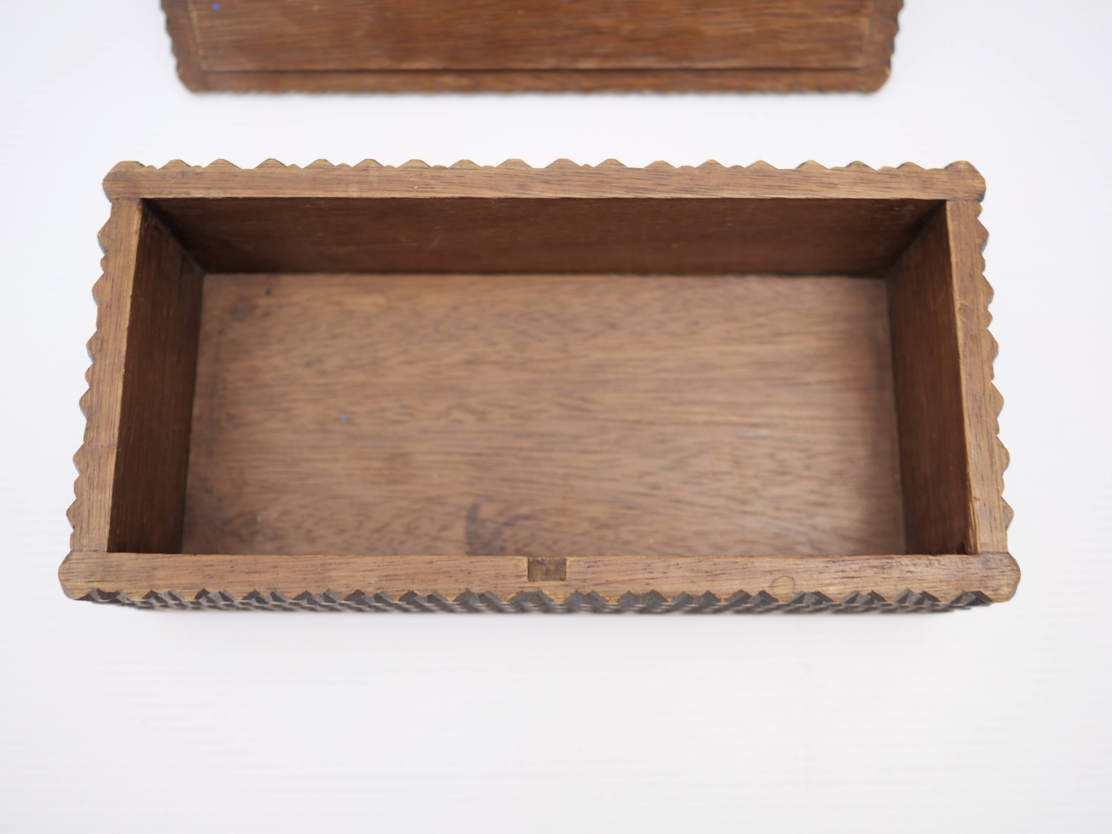 Brutalist pocket emptier with lid