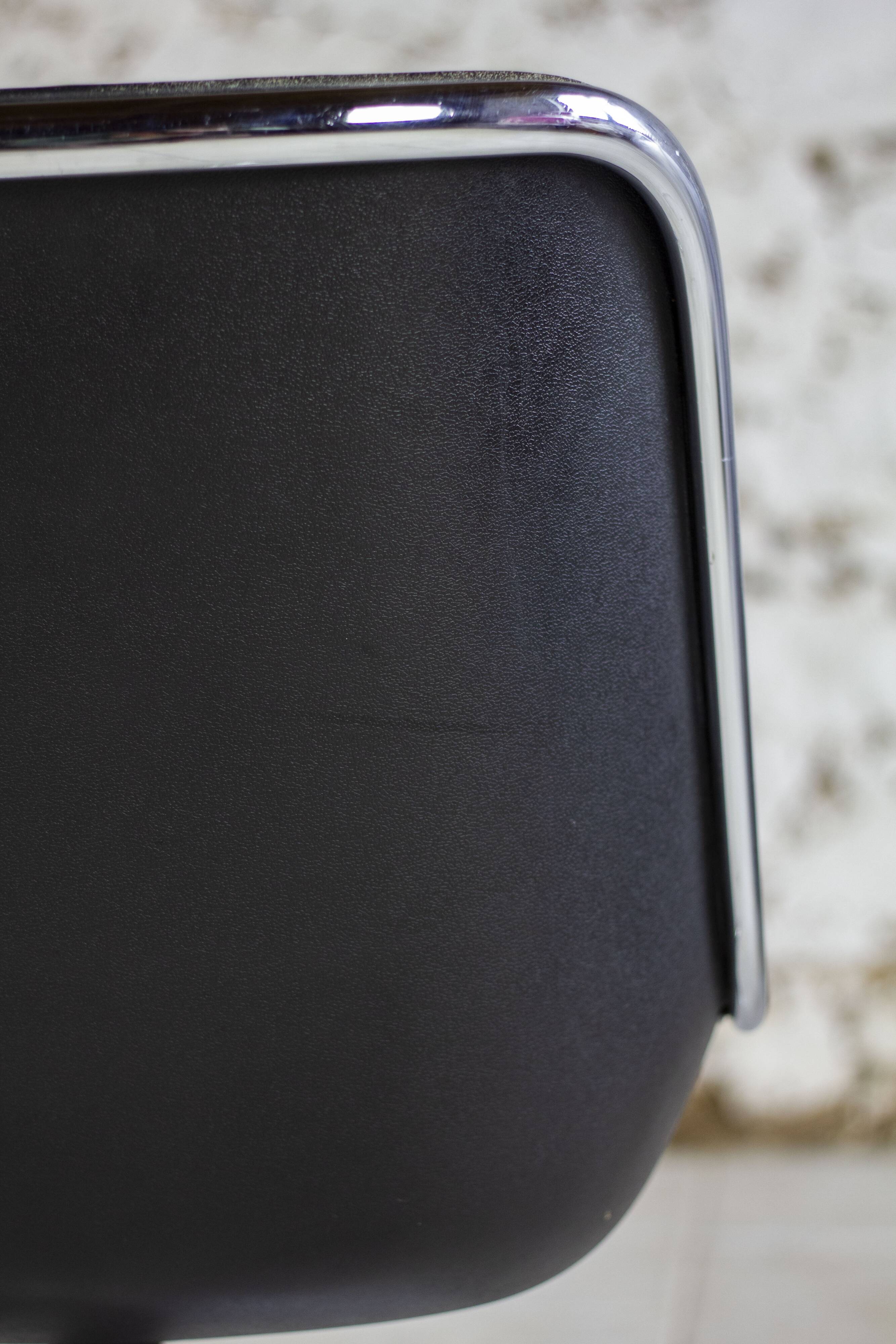 Black leather office chair by Charles Pollock for Knoll