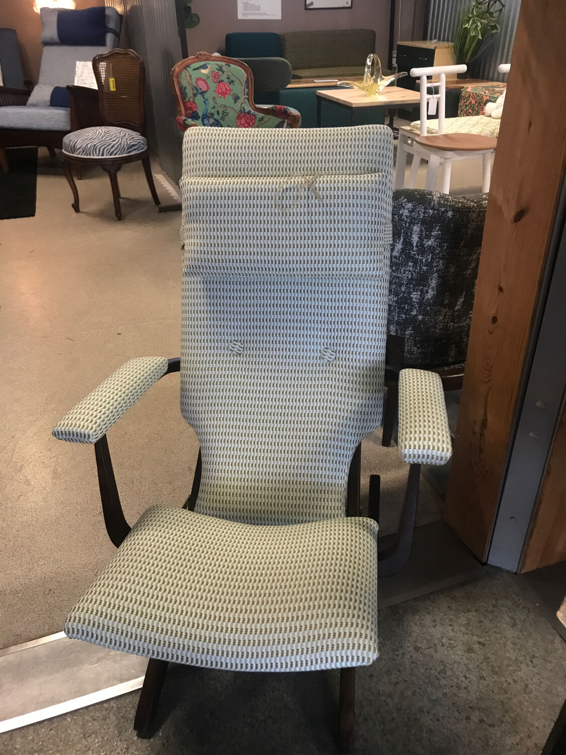 Rocking lounge chair made of fabric suitable for outdoor use.