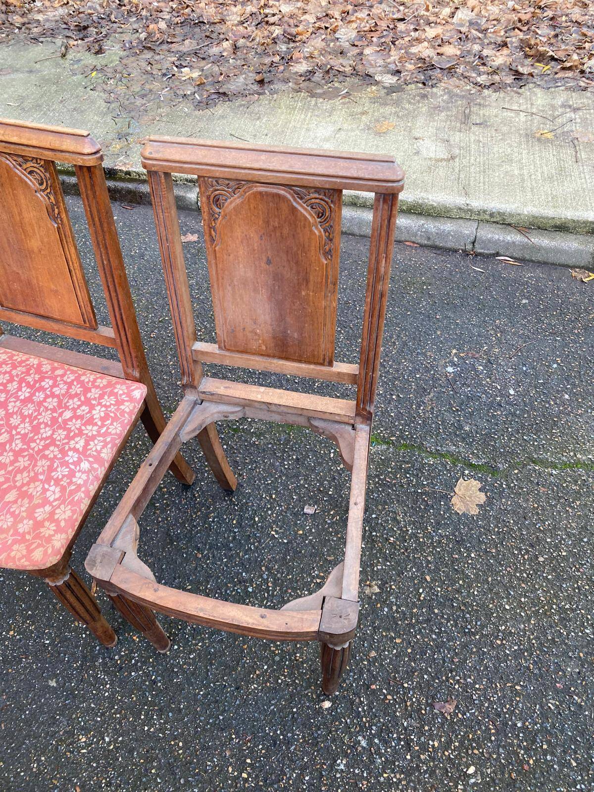 2 chaises sculptées en bois massif et tissu art déco 1950