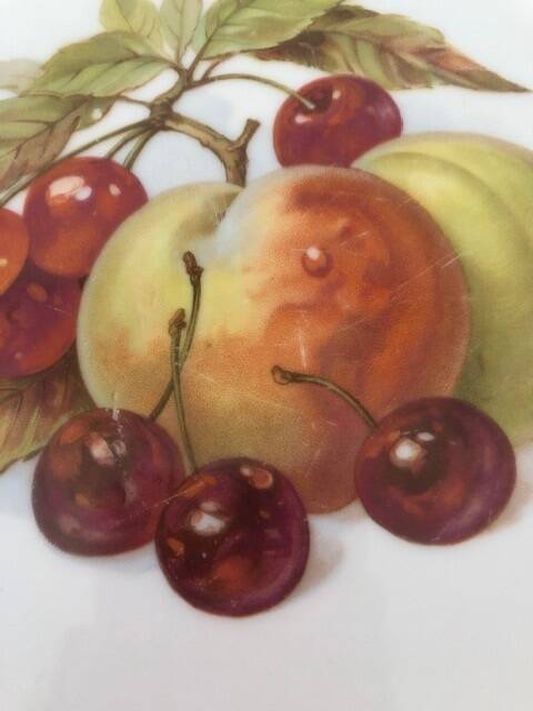 Arzberg porcelain plate + fruit