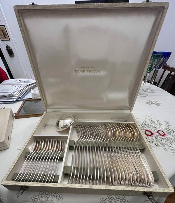 Ménagère Frionnet en métal argenté (37 pièces)