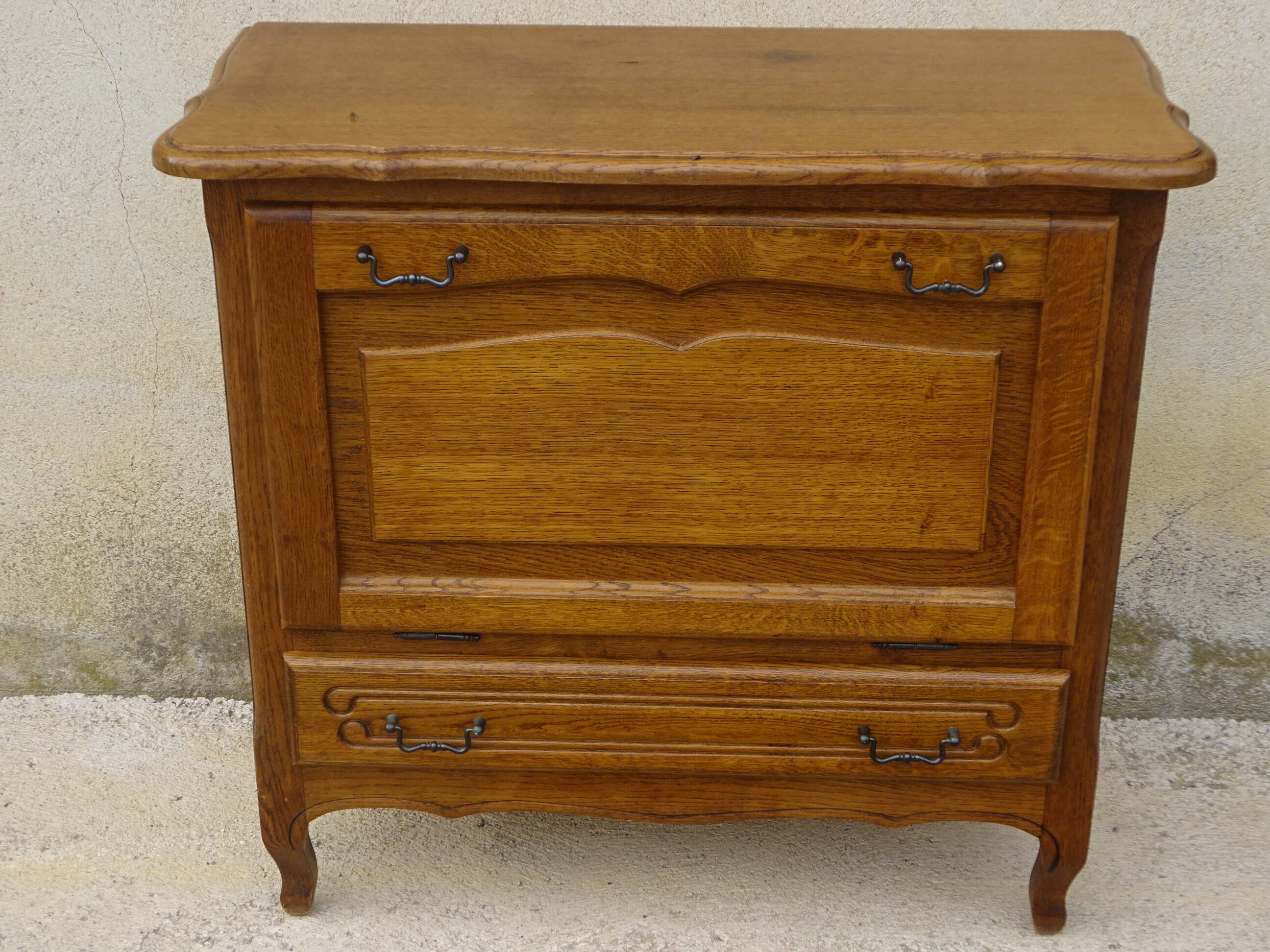 Small oak cabinet, 1 tilting door and 1 drawer