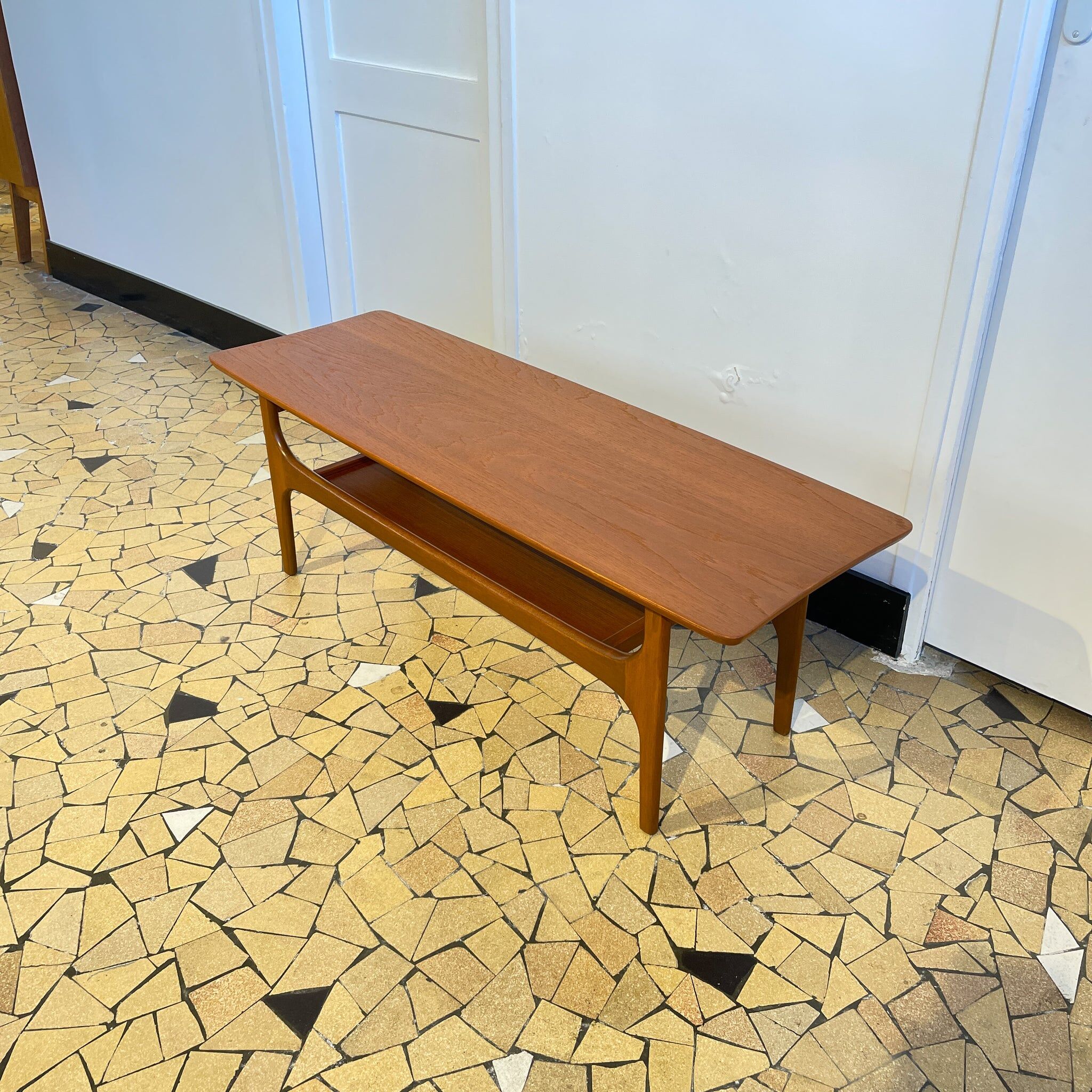 Scandinavian coffee table 117cm