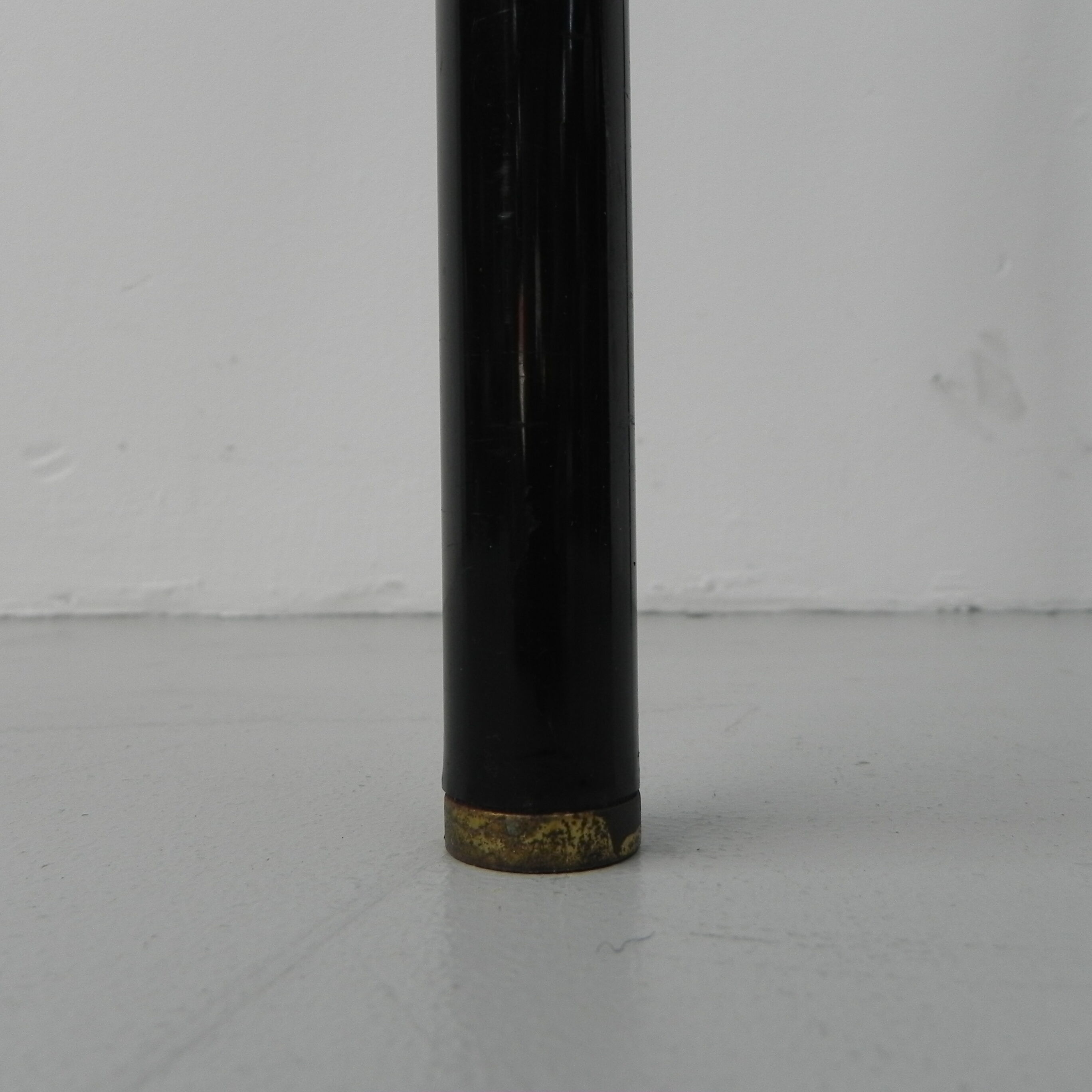 Shelf with 3 glass plates