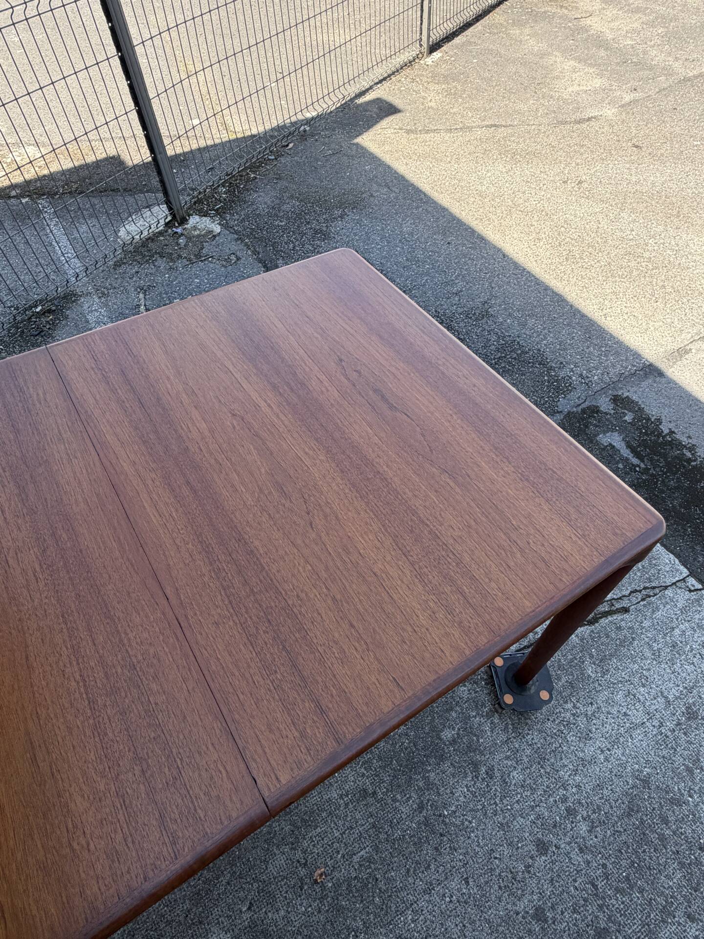Table danoise en teck HW Klein pour Bramin