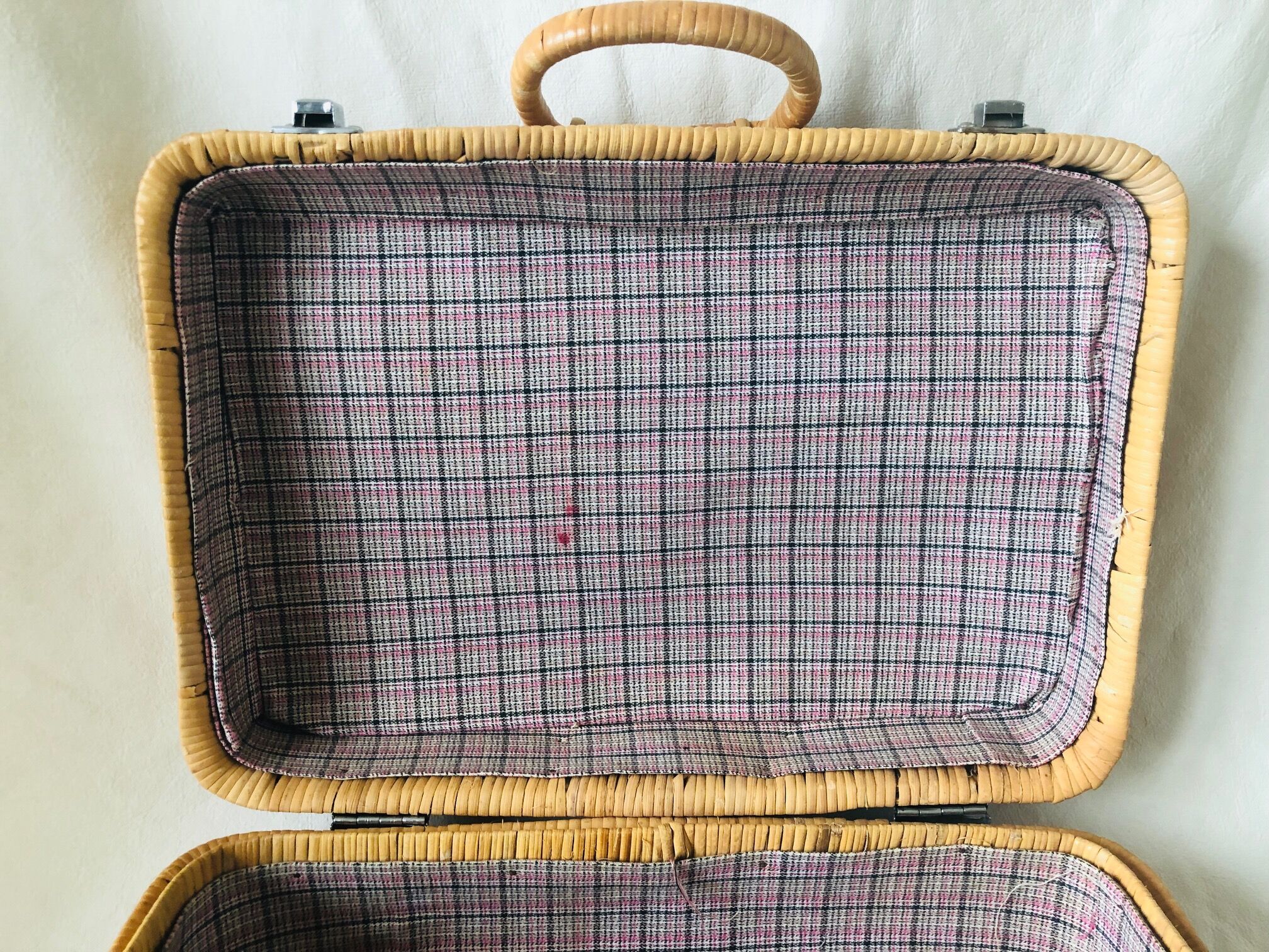 Wicker case, vintage