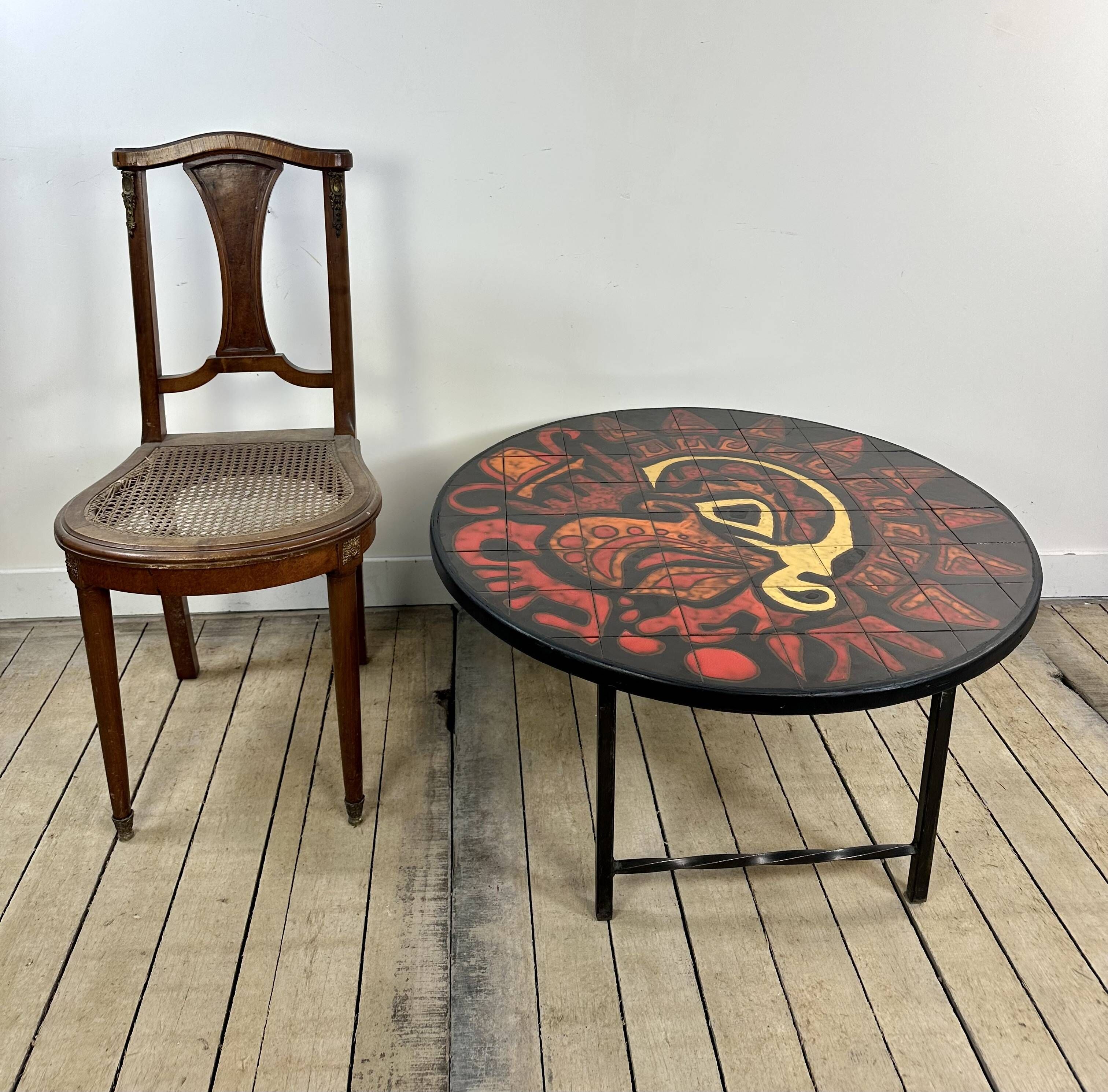 Vintage round coffee table in graphic red and yellow ceramic from the 1960s.