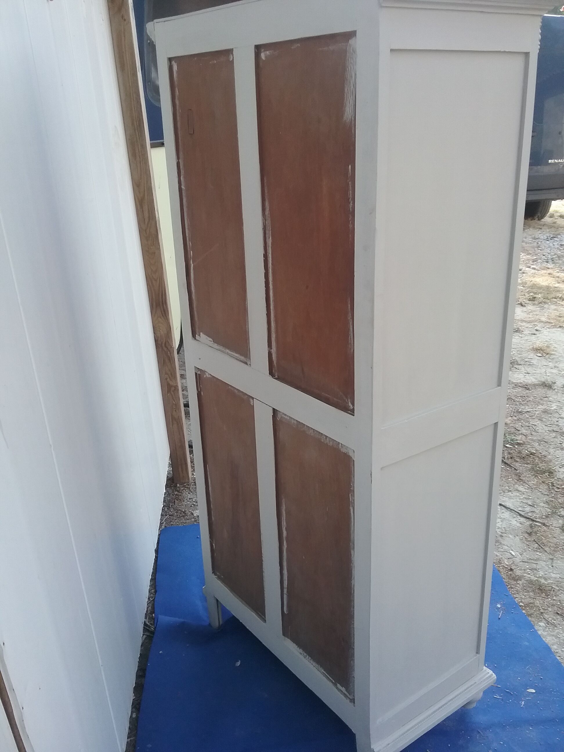 Vintage Parisian showcase