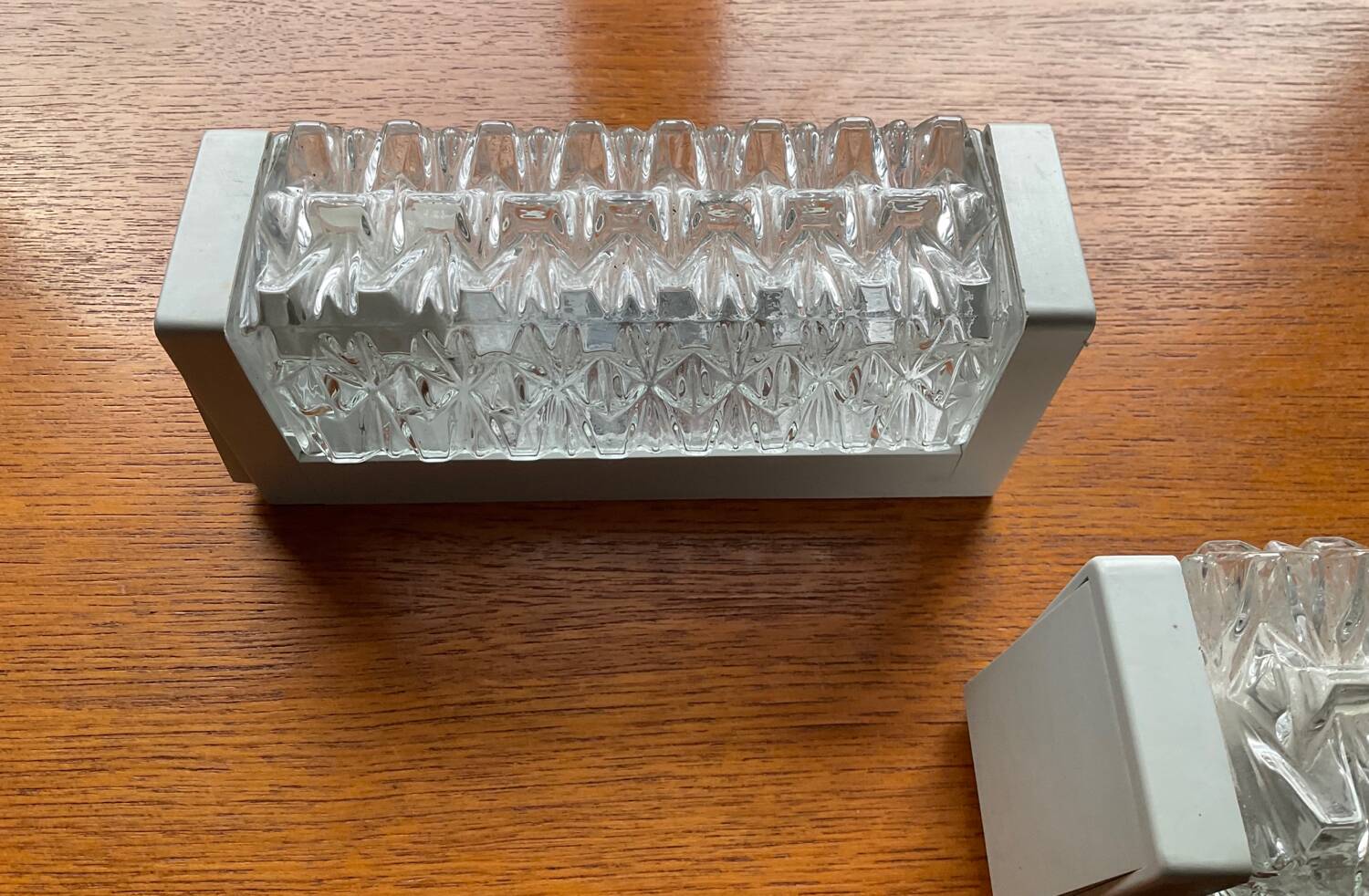 Paire d’appliques Erco en verre moulé années 70