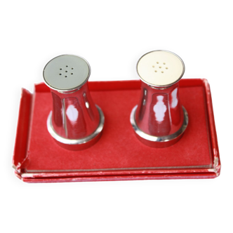 Salt and pepper shaker set