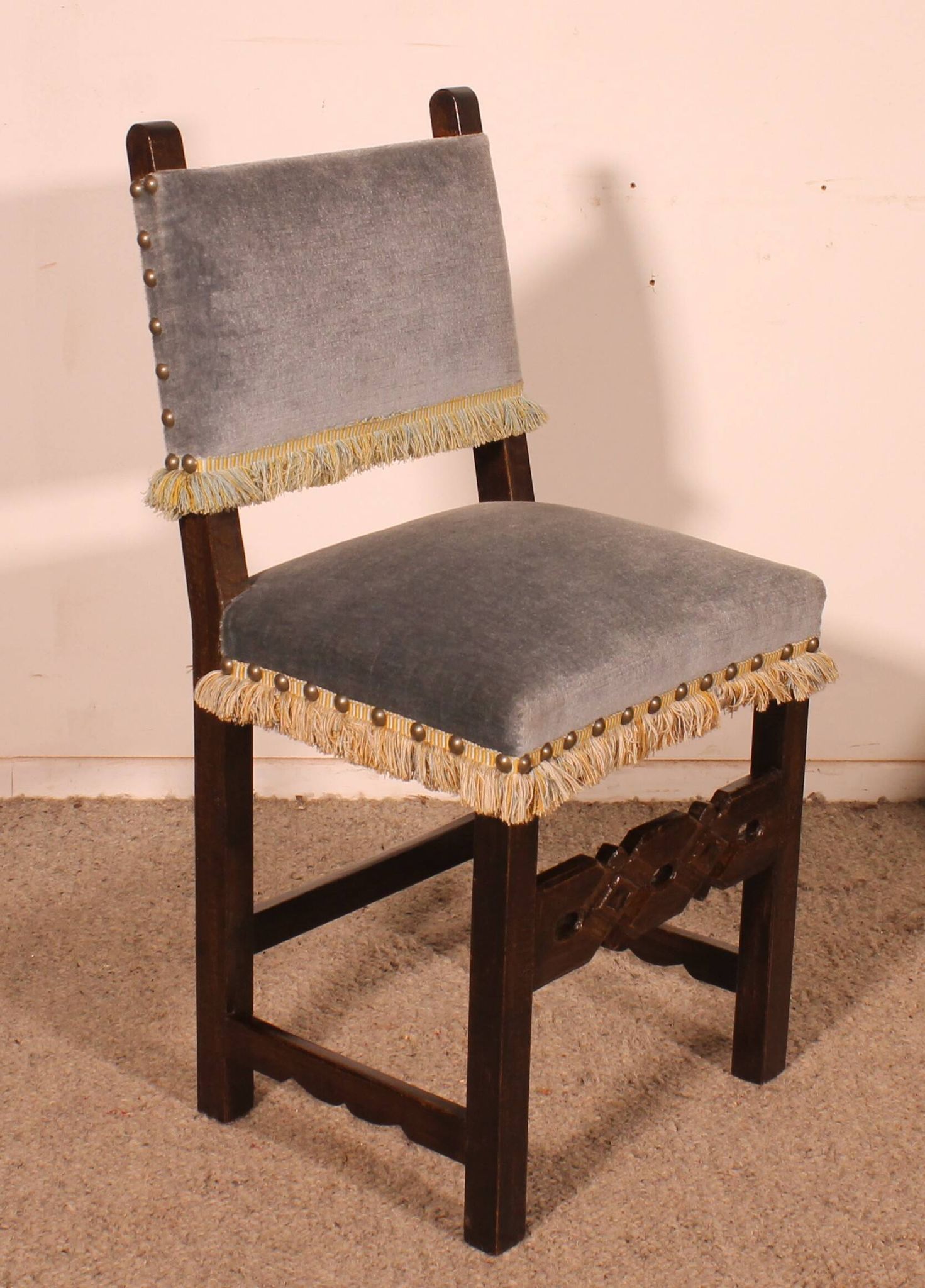 12 chaises espagnoles en hêtre
